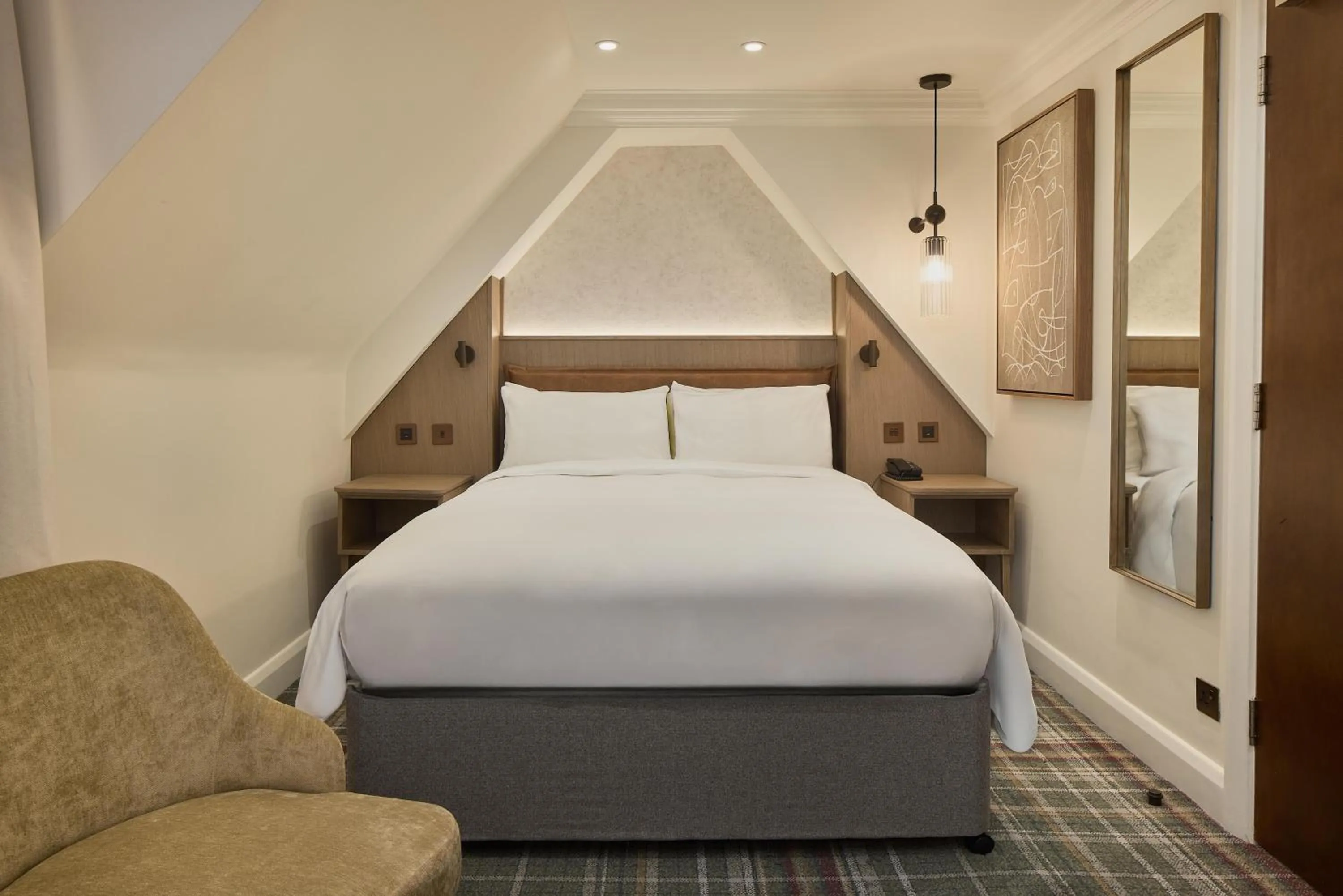 Bedroom, Bed in Radisson Blu Hotel, London Tottenham Court Road