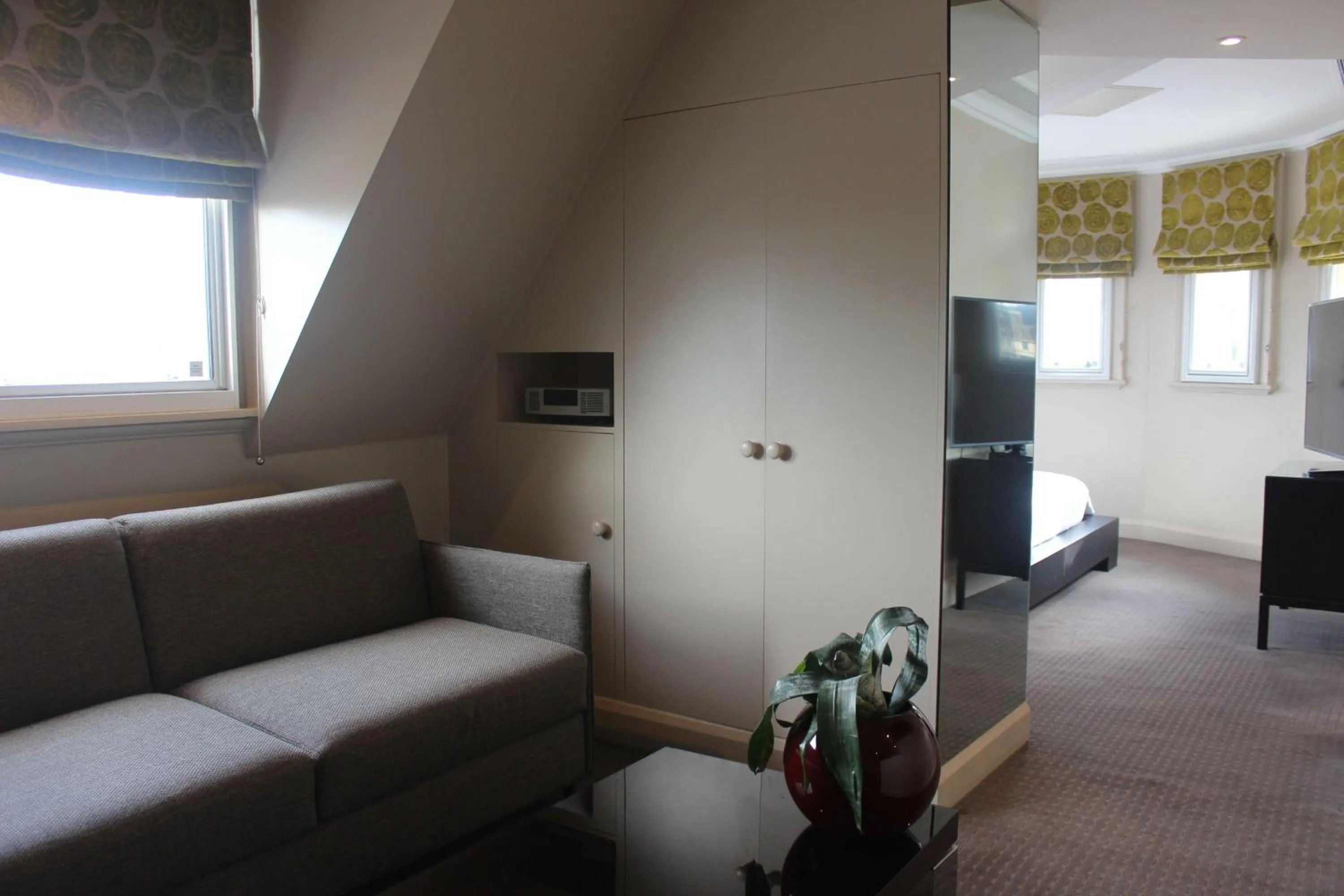 Photo of the whole room in Radisson Blu Hotel, London Tottenham Court Road