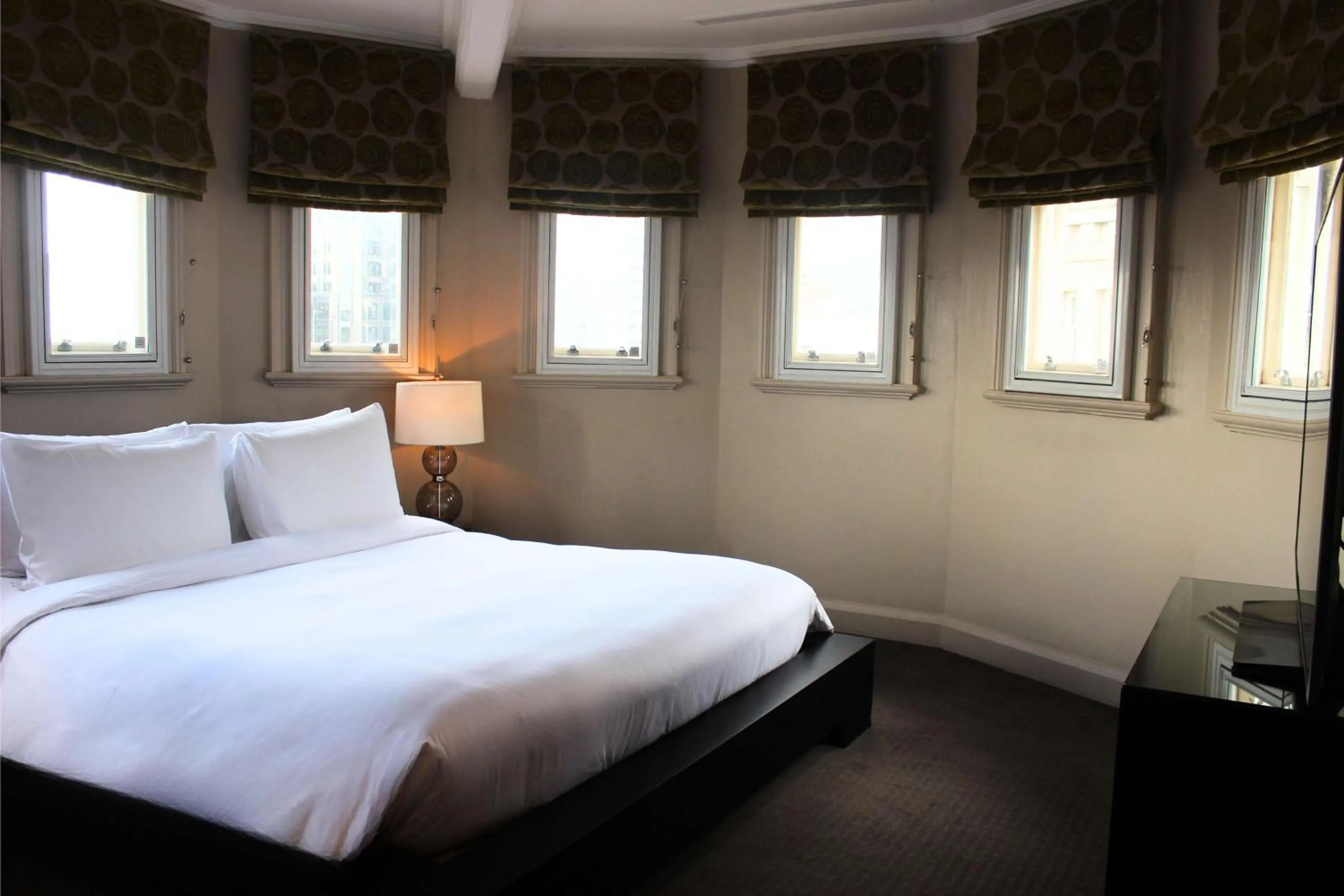 Photo of the whole room, Bed in Radisson Blu Hotel, London Tottenham Court Road