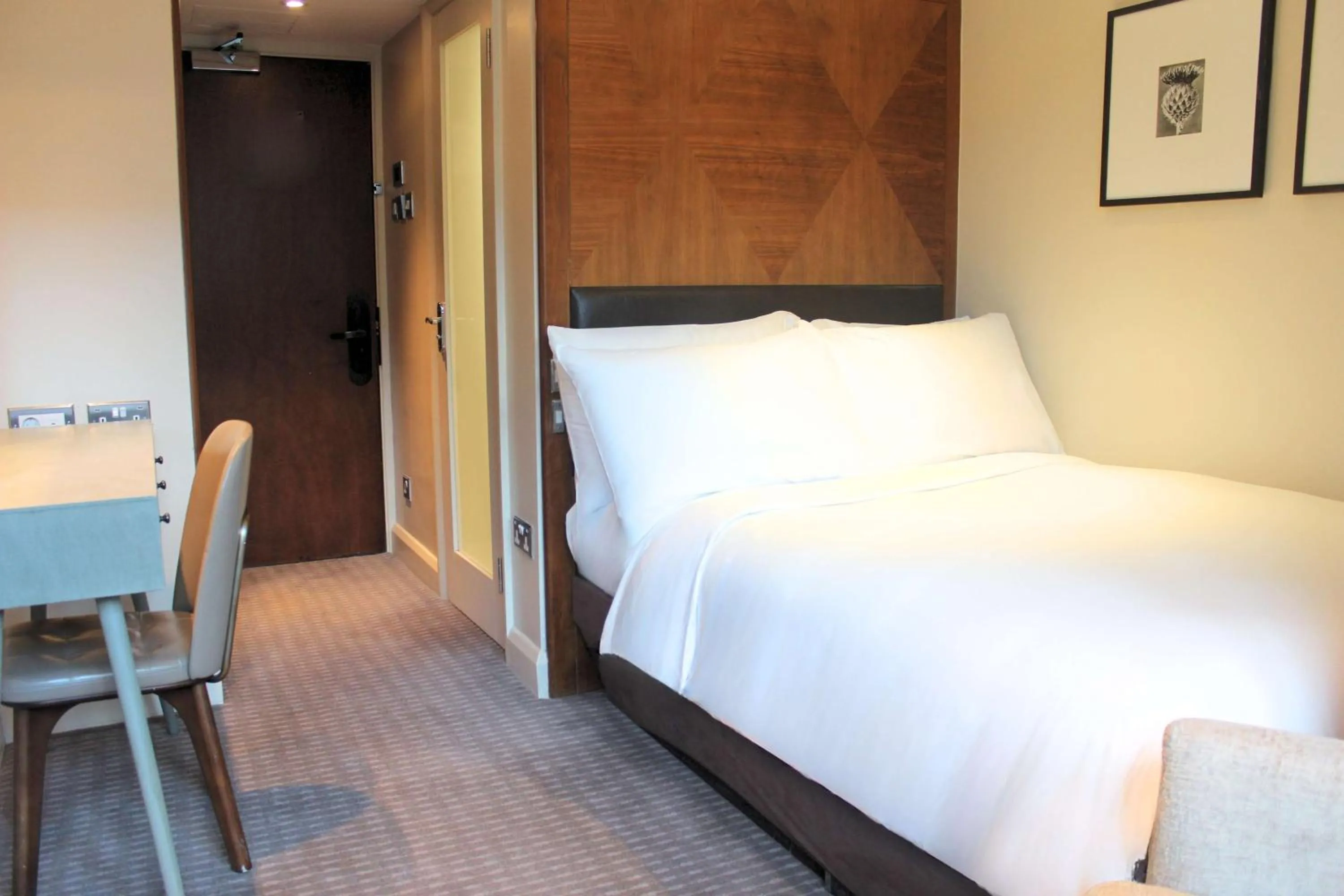 Bedroom, Bed in Radisson Blu Hotel, London Tottenham Court Road