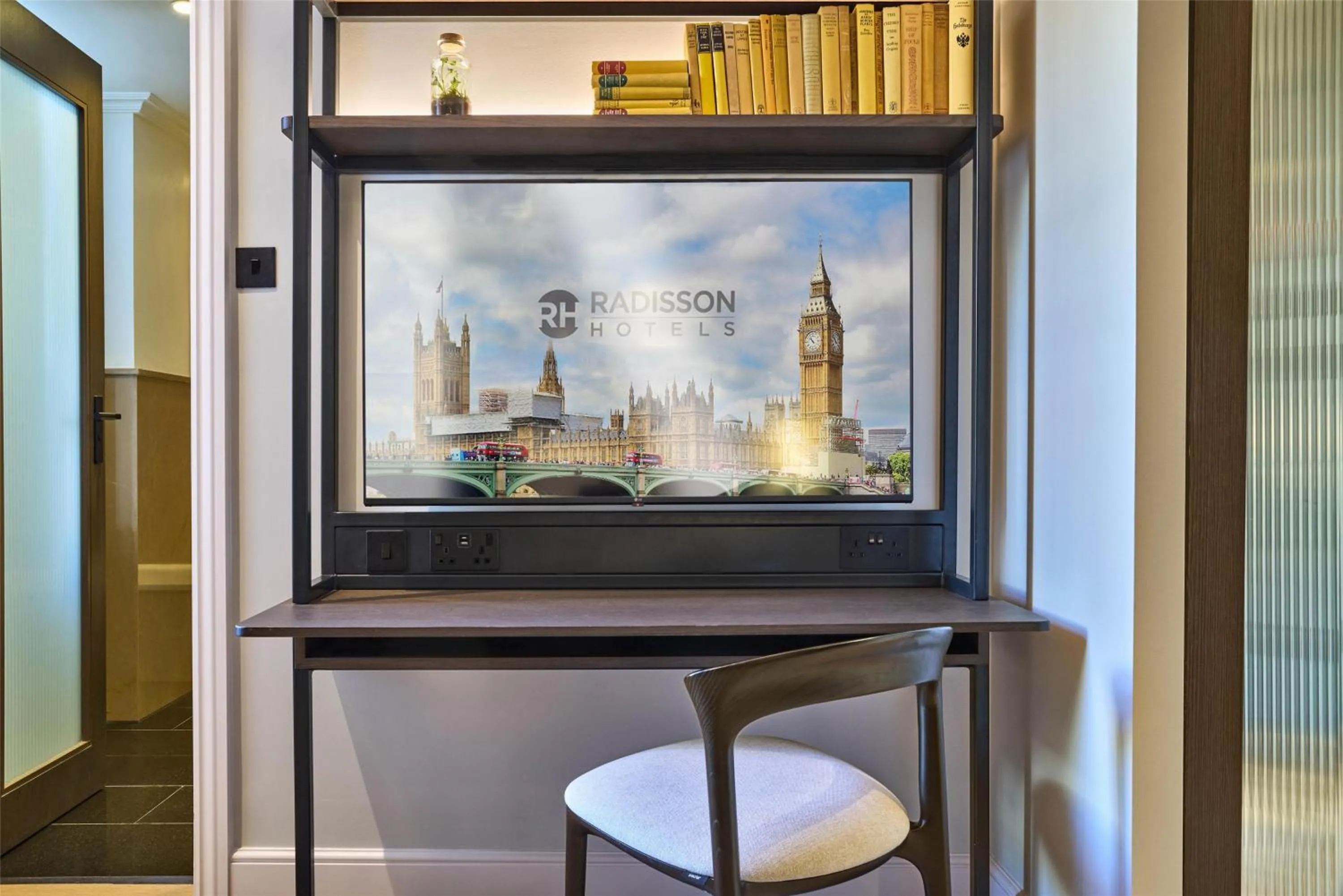 Bedroom in Radisson Blu Hotel, London Bloomsbury