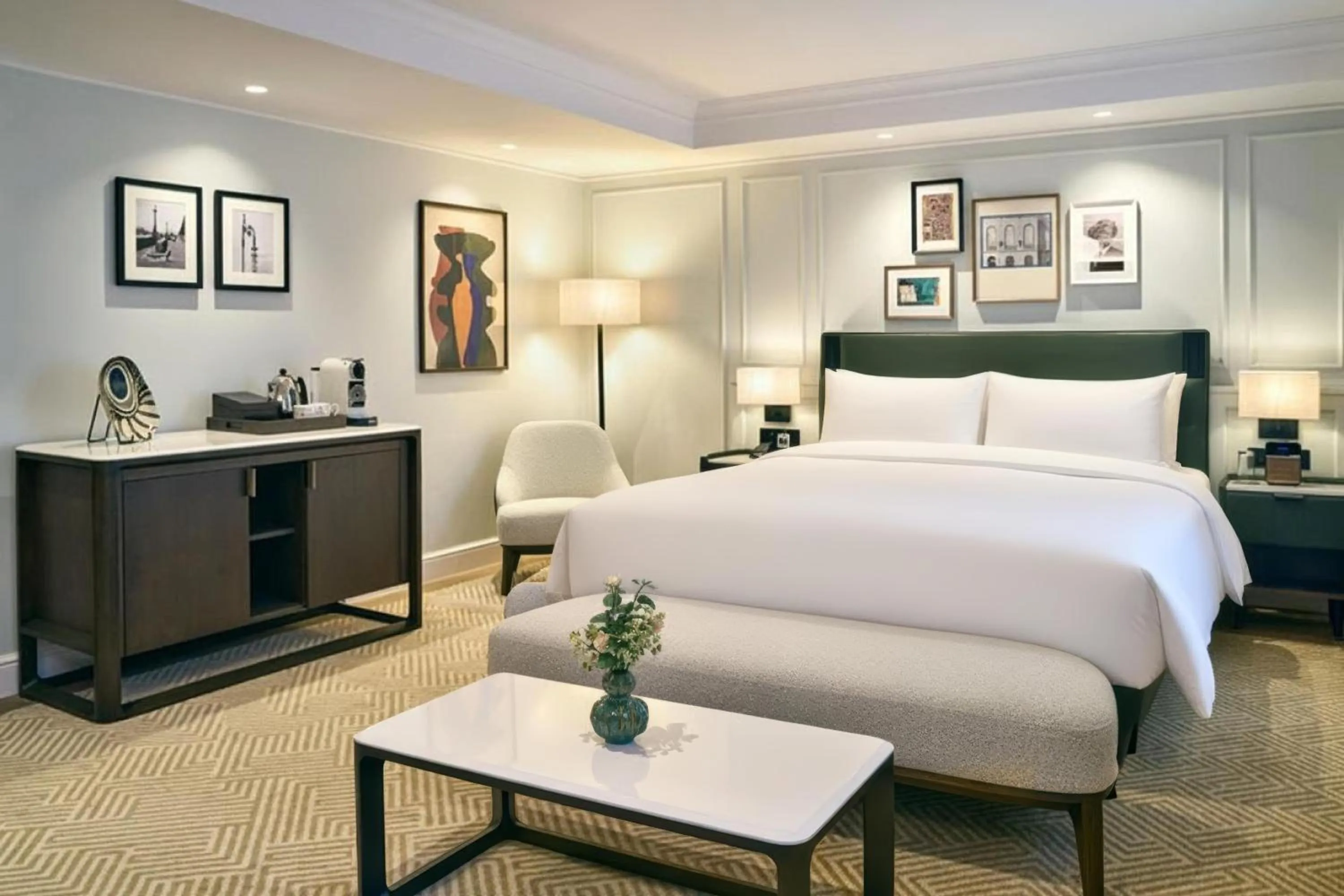 Photo of the whole room, Bed in Radisson Blu Hotel, London Bloomsbury