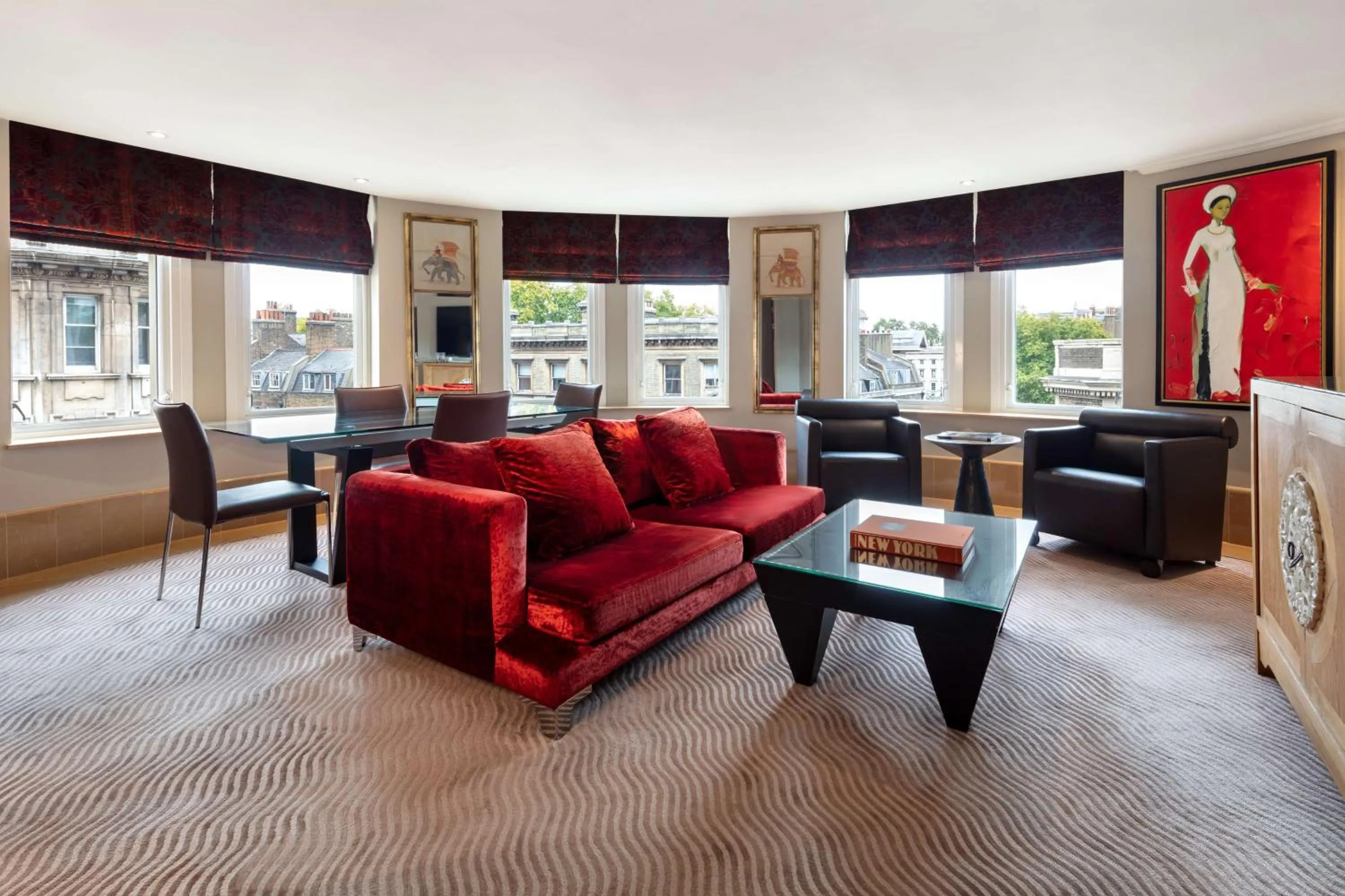 Photo of the whole room in Radisson Blu Hotel, London Bloomsbury