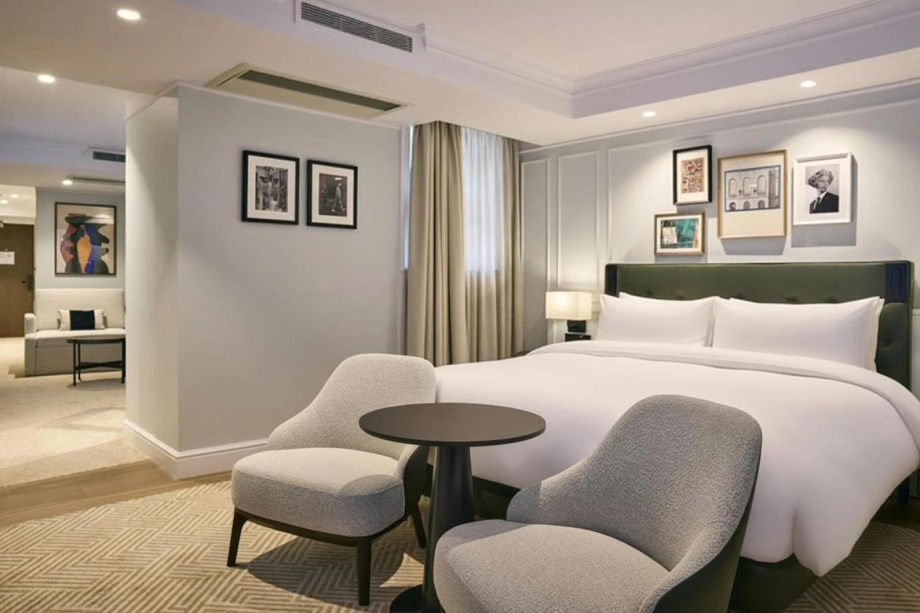 Photo of the whole room, Bed in Radisson Blu Hotel, London Bloomsbury