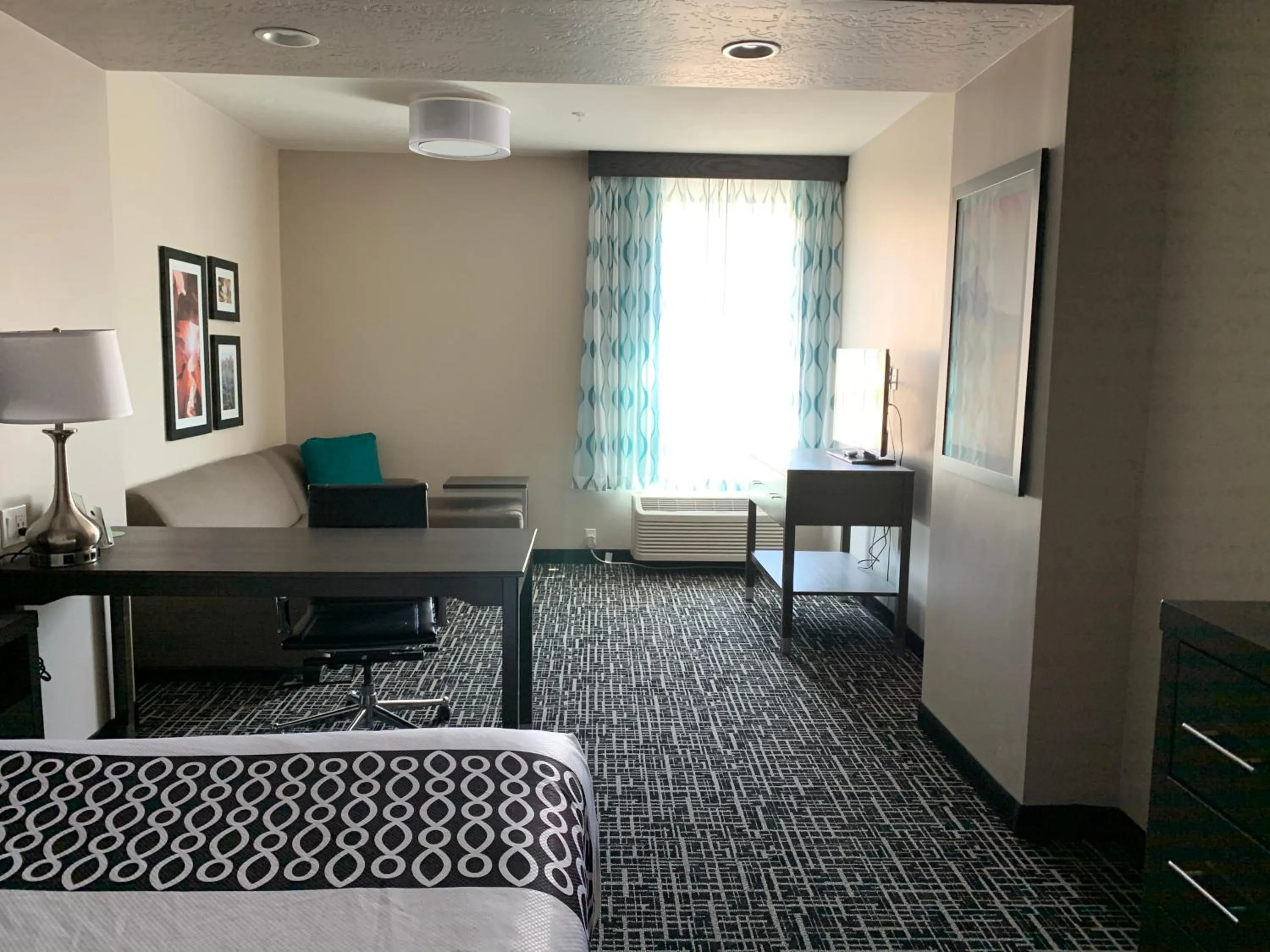 Seating area, Bed in La Quinta by Wyndham La Verkin - Gateway to Zion