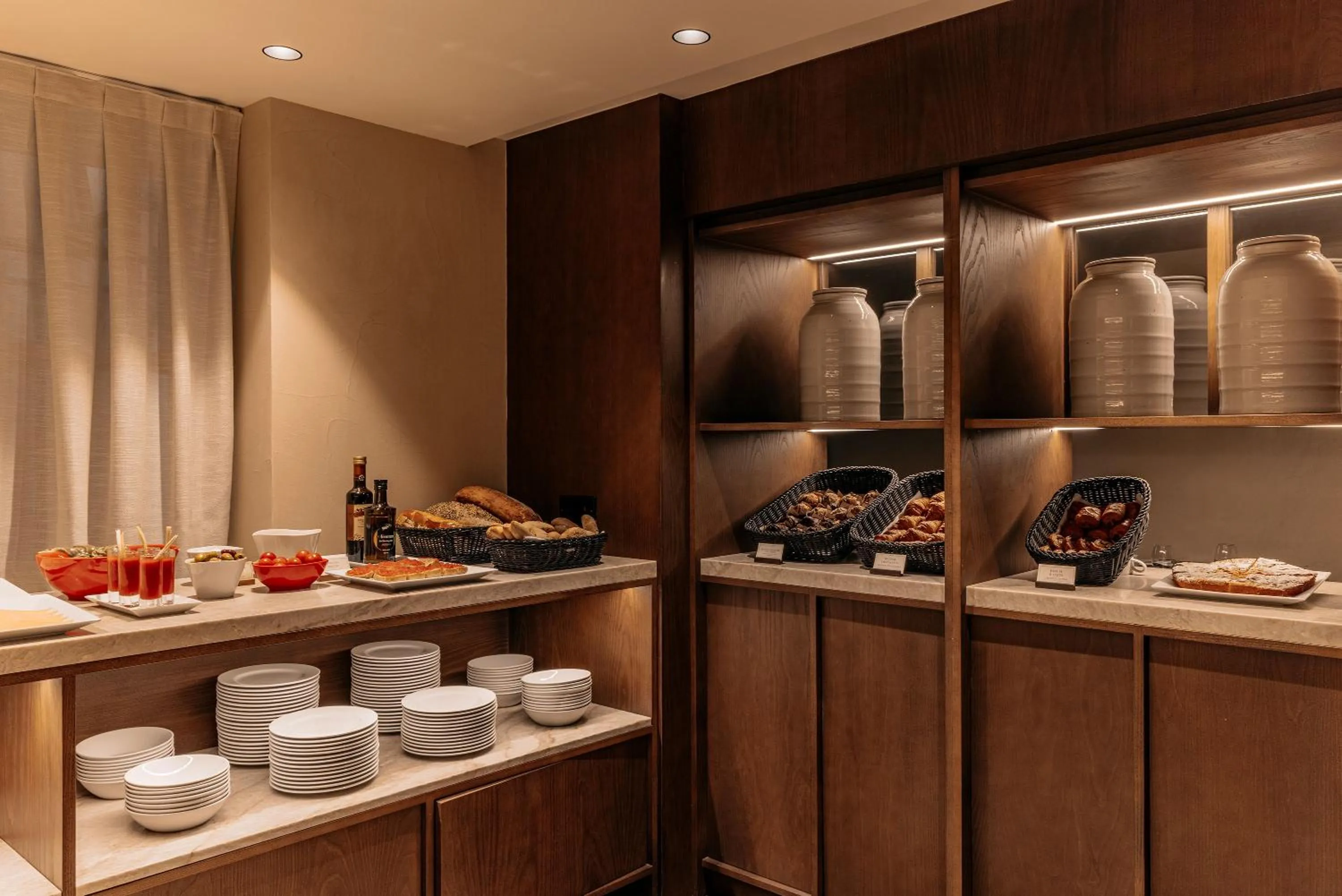 Restaurant/places to eat in The Caesar Hotel