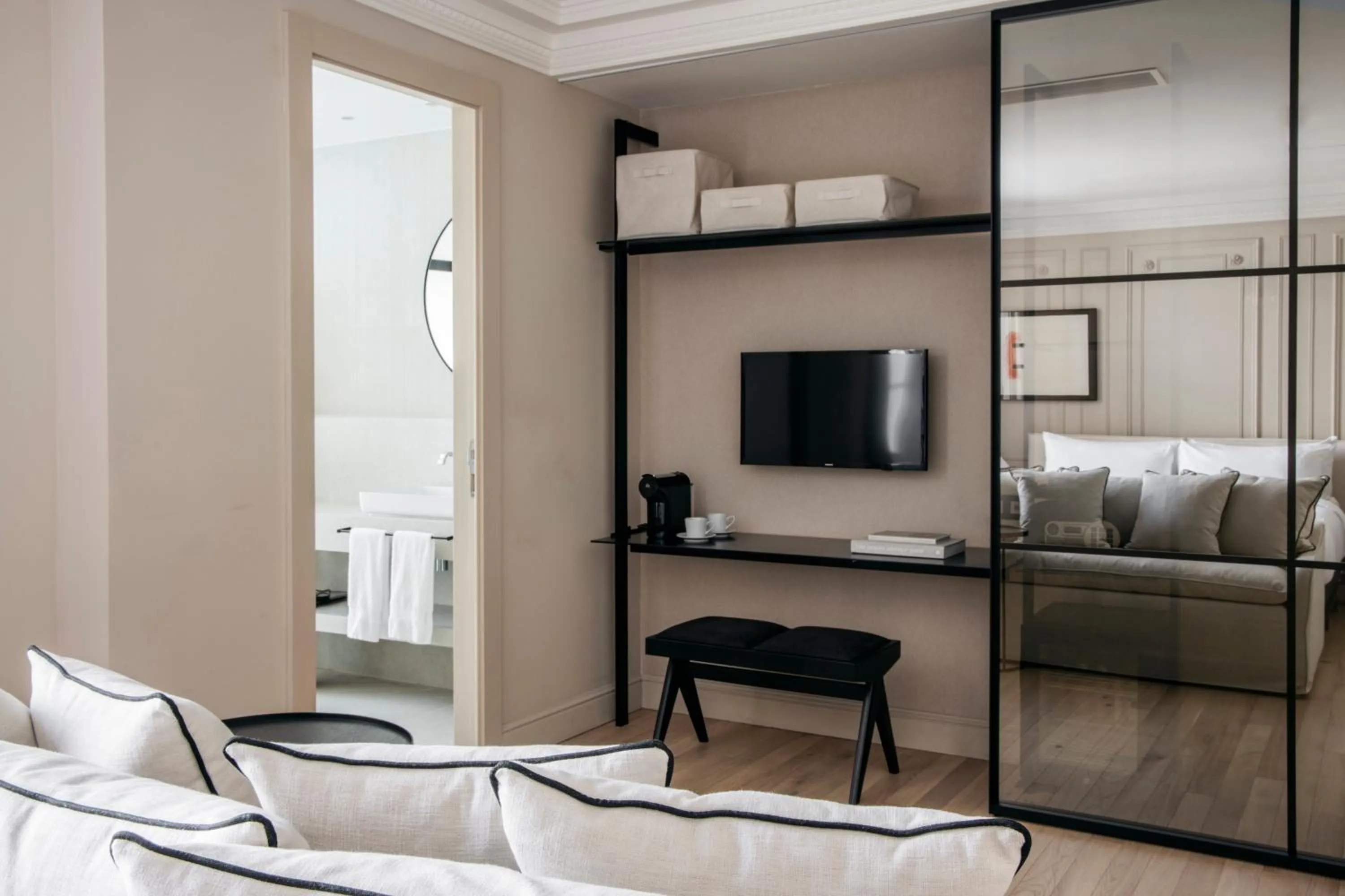 TV and multimedia in The Caesar Hotel