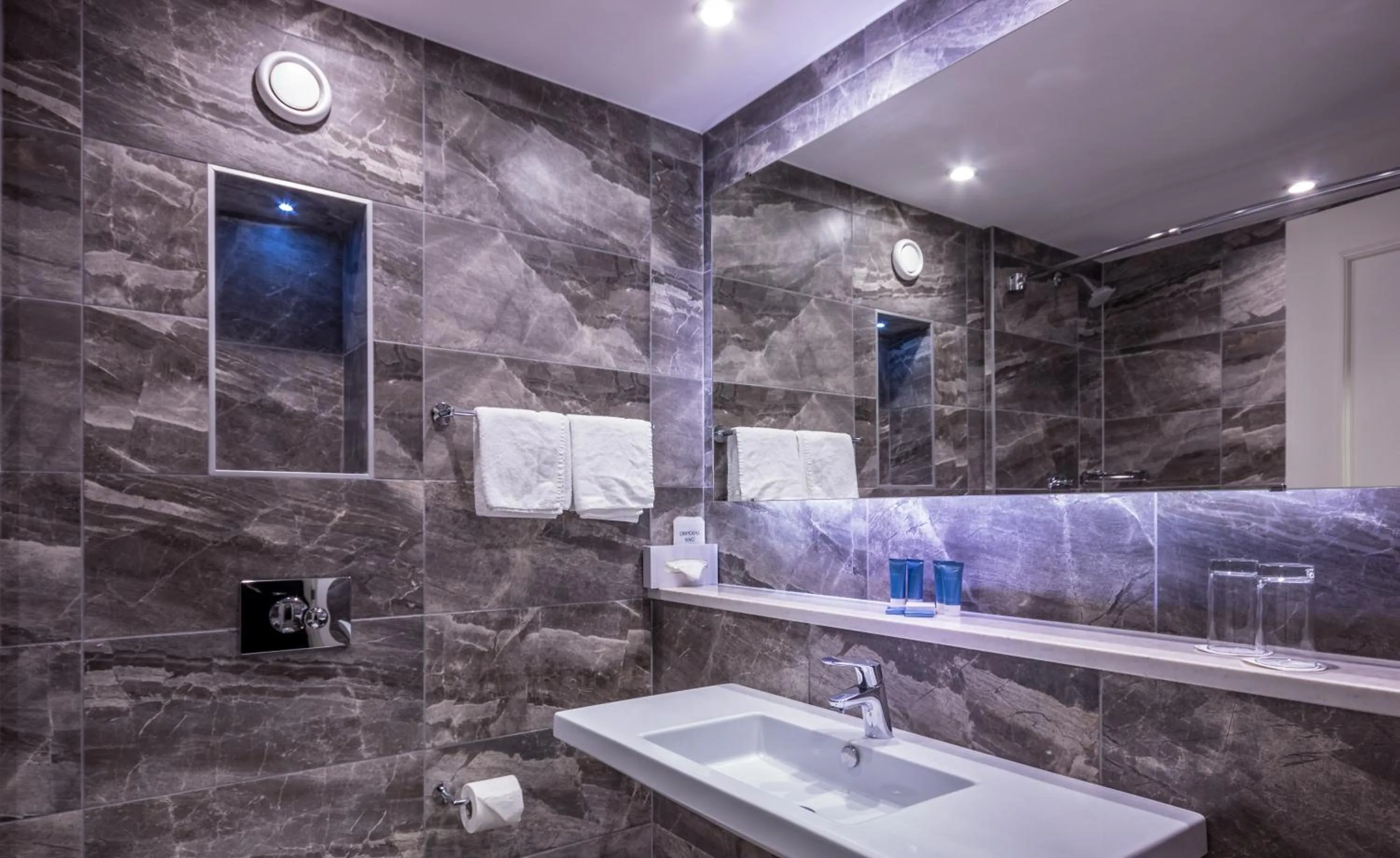 Bathroom in Talbot Hotel Stillorgan