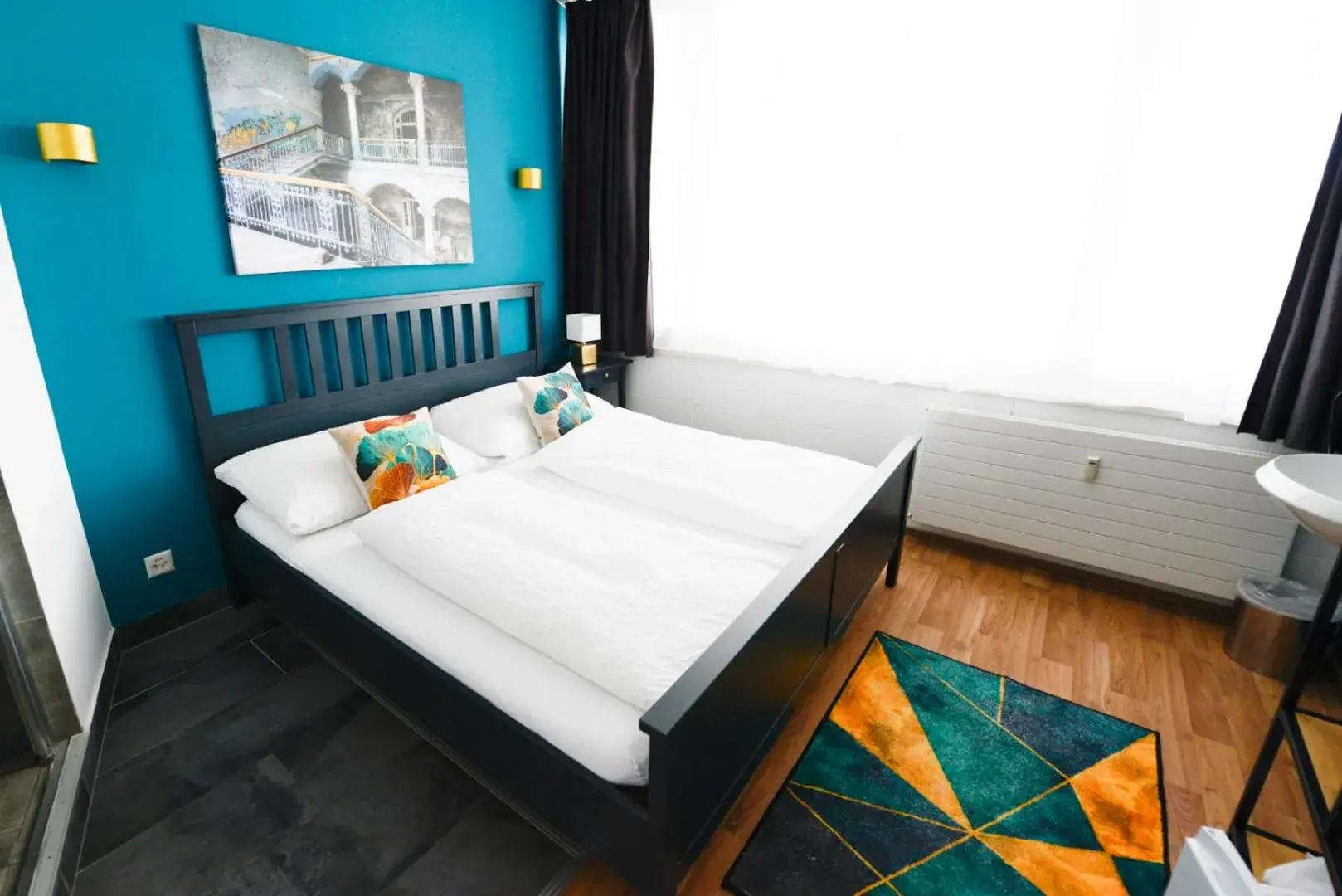 Double Room with Shared WC and Private Shower in Berger Zentrum Double Room with Shared WC and Private Shower in Berger Zentrum