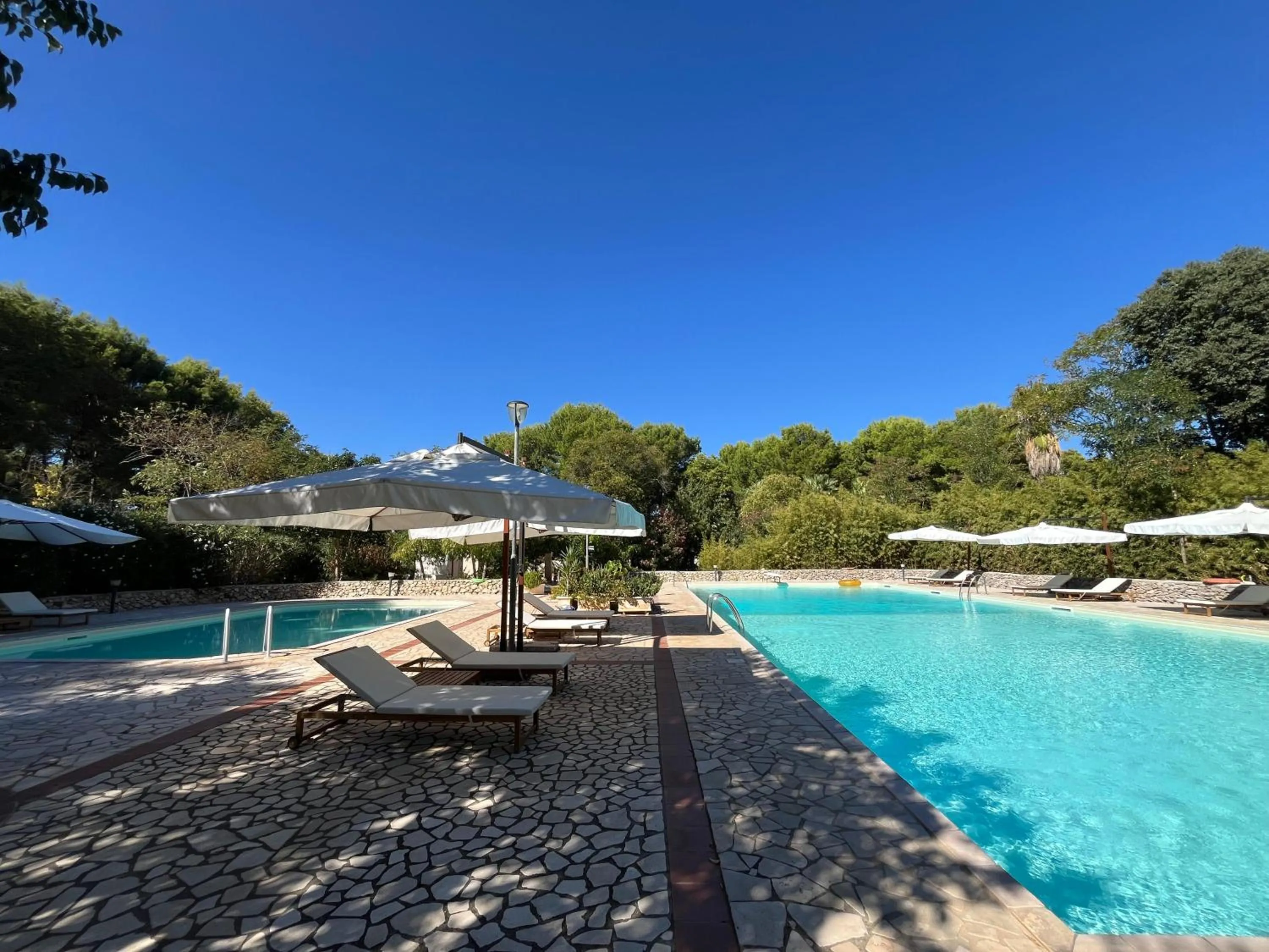 Swimming pool in Casette Masseria La Camardia