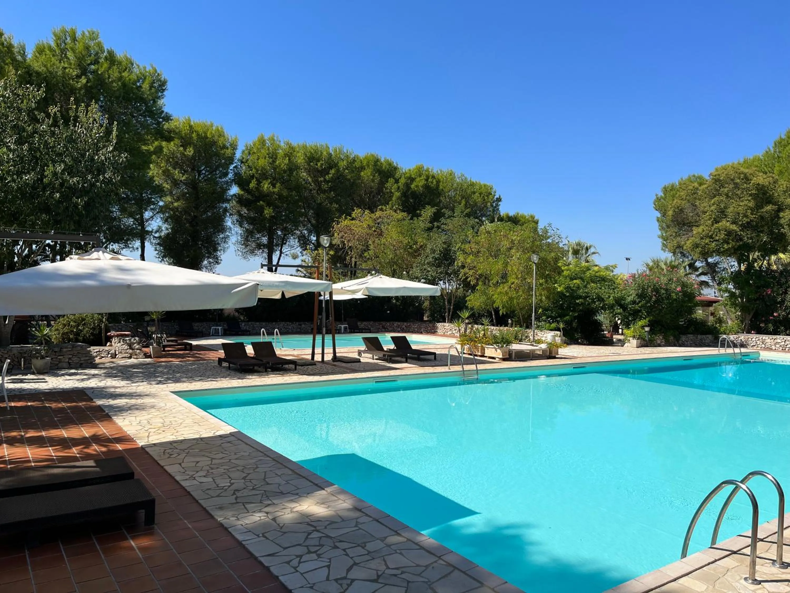 Swimming pool in Casette Masseria La Camardia