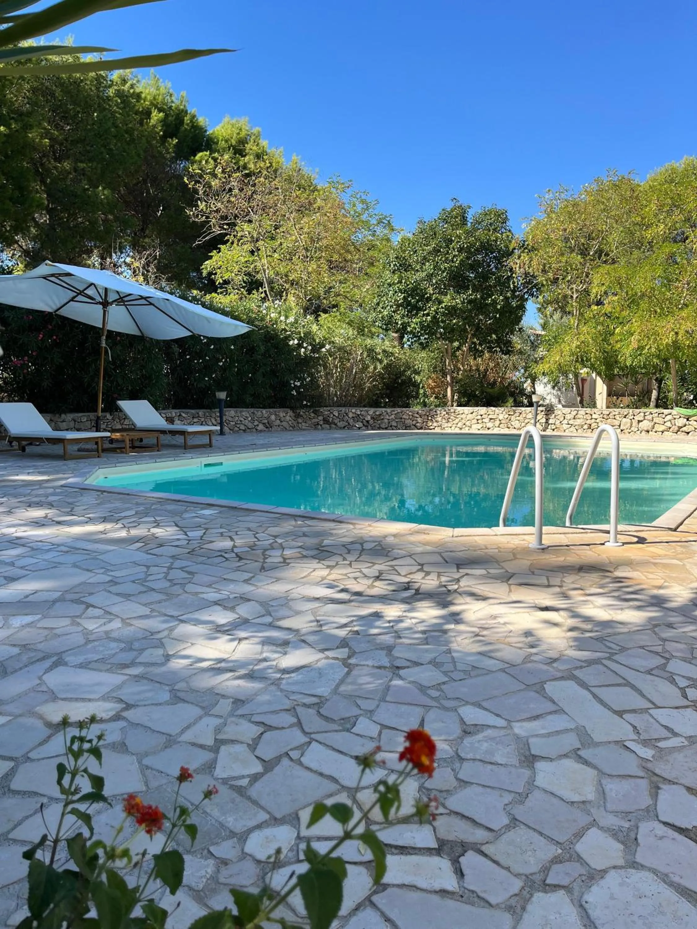 Swimming pool in Casette Masseria La Camardia