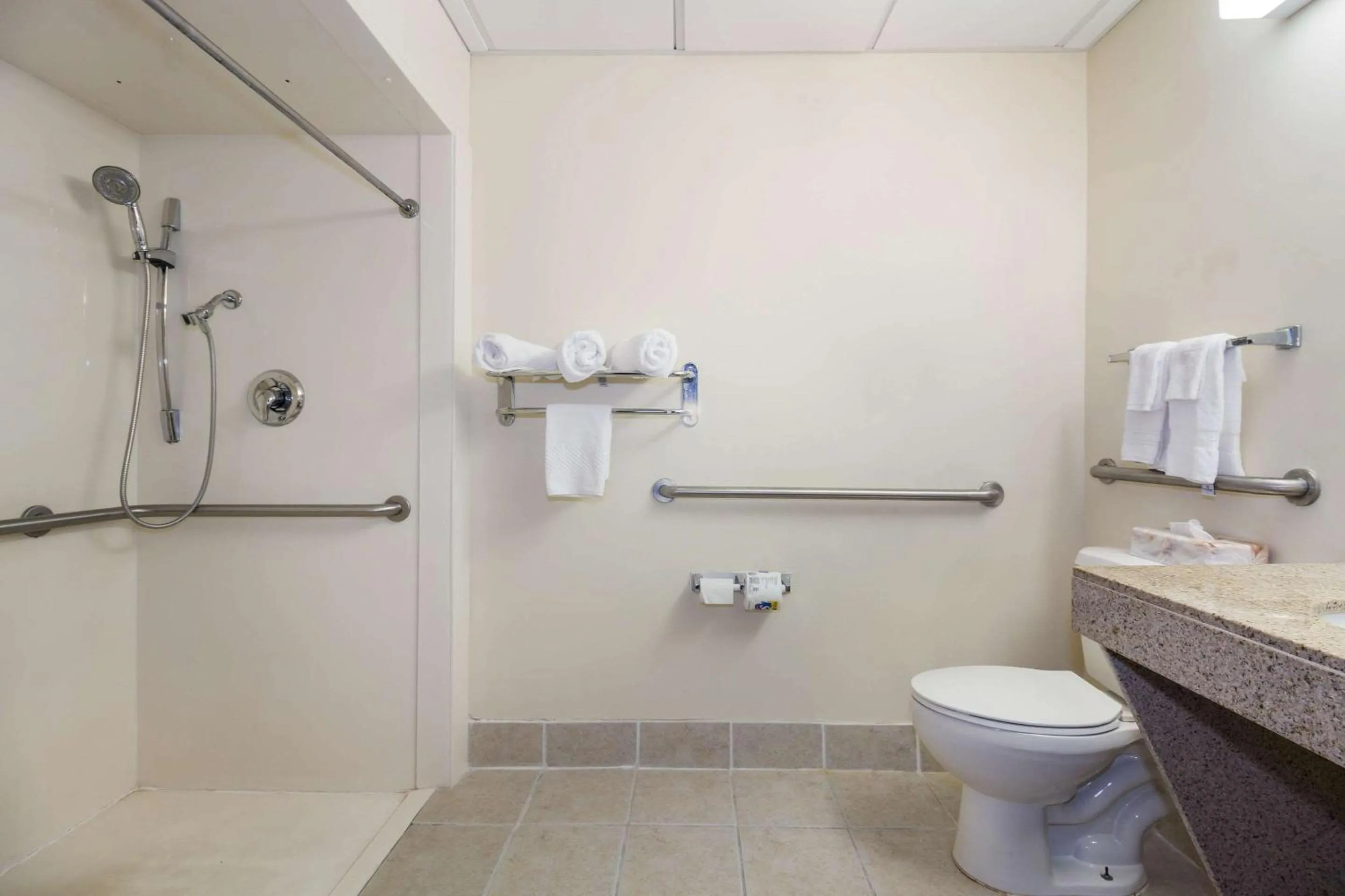 Bedroom in Clarion Pointe Charleston - West Ashley