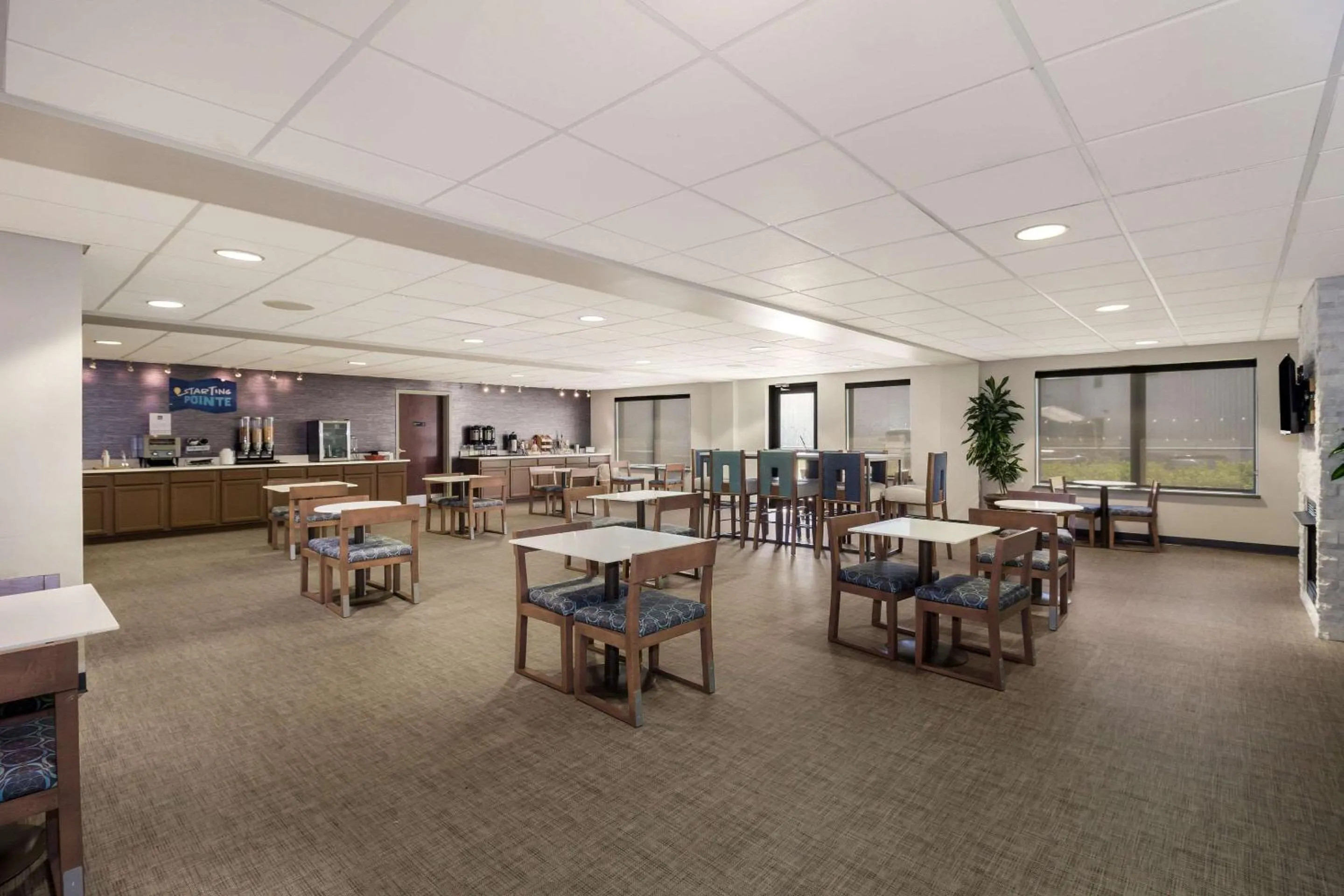 Breakfast in Clarion Pointe Charleston - West Ashley