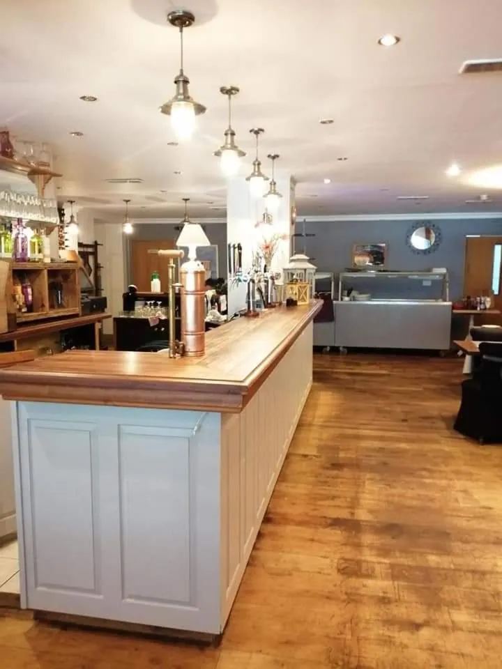 Food and drinks in Three Rivers Hotel