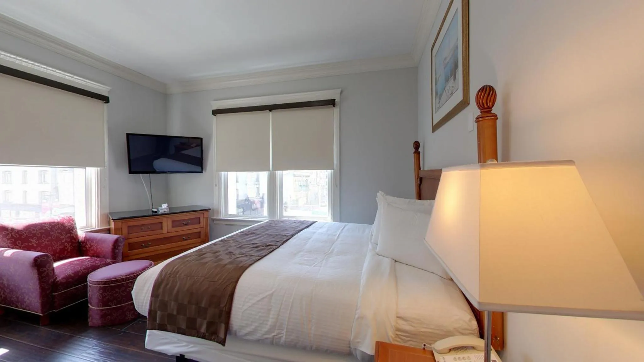 Bed in Warfield Hotel