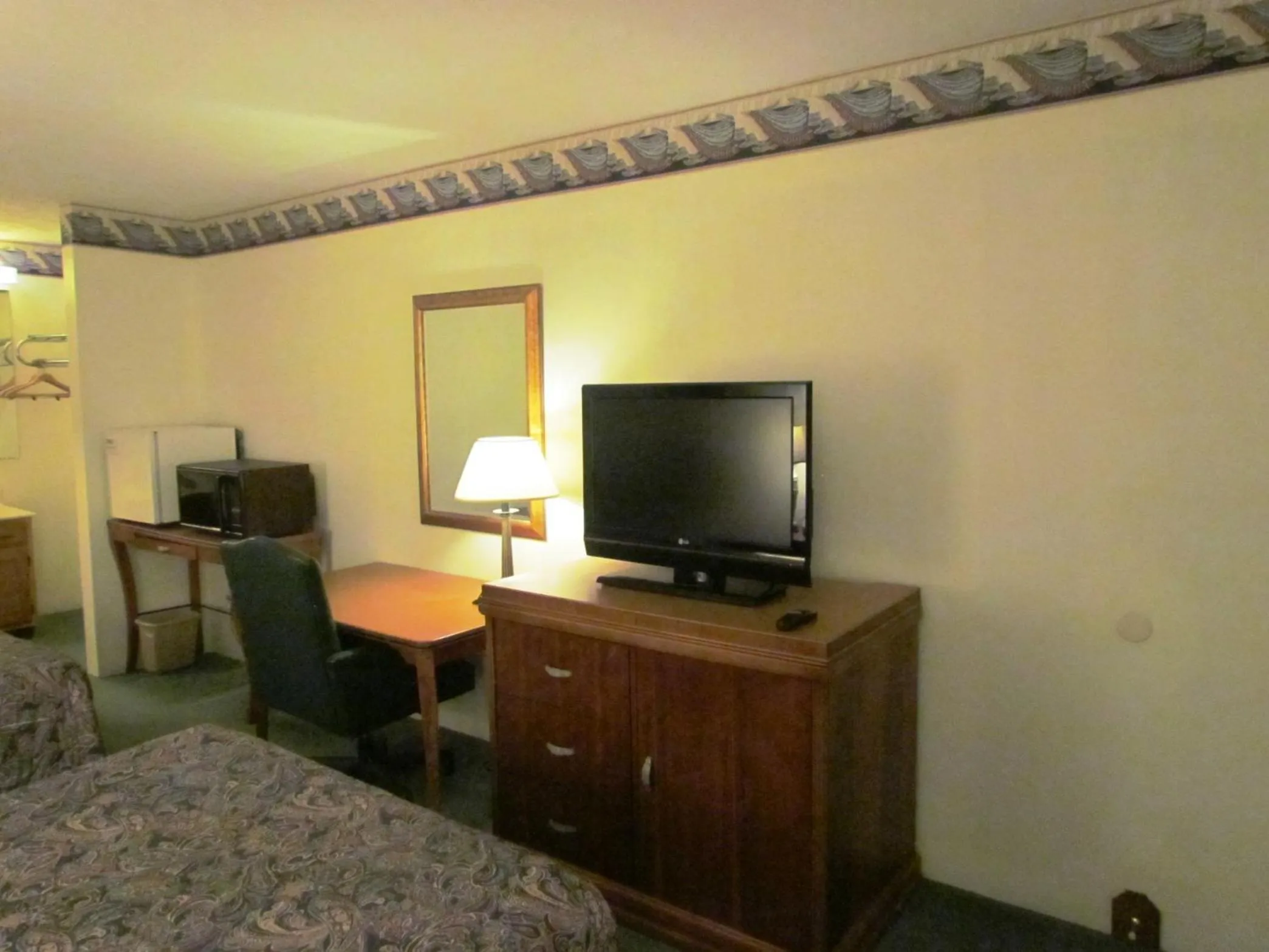 Photo of the whole room, Bed in Travel Inn & Suites