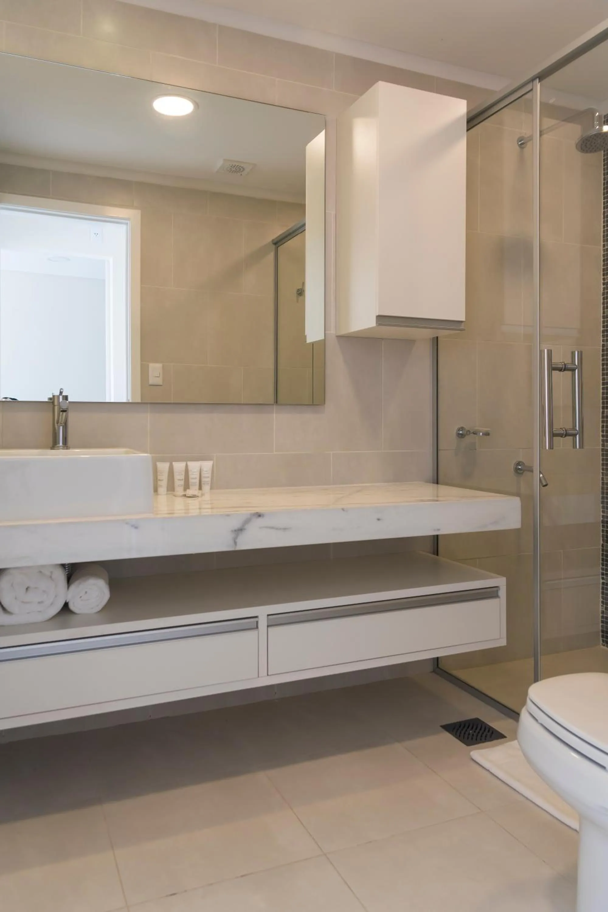 Shower in START Villa Morra Rent Apartments