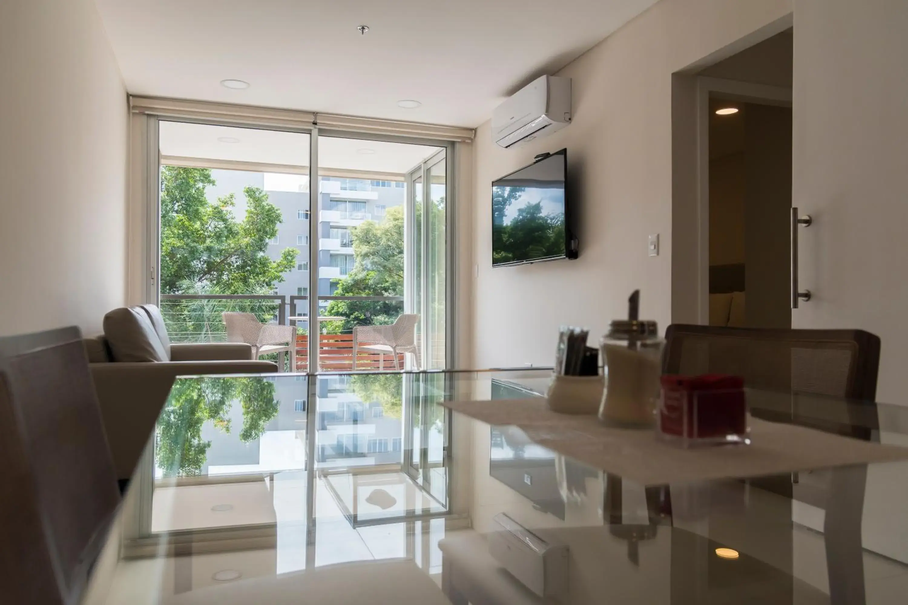 Queen Suite with Balcony in START Villa Morra Rent Apartments Queen Suite with Balcony in START Villa Morra Rent Apartments