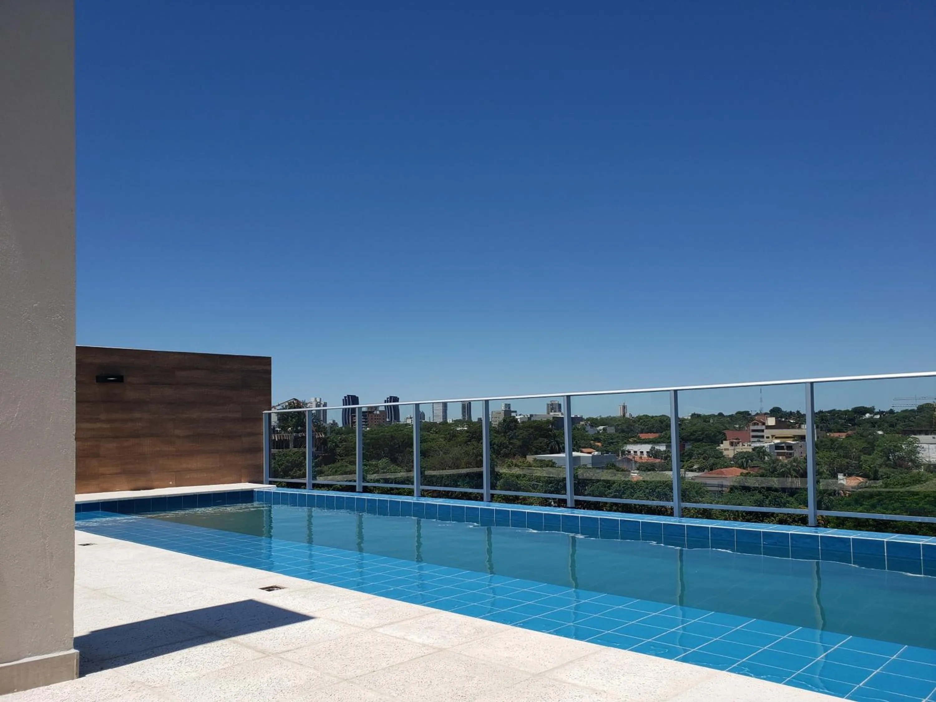 Swimming pool in START Villa Morra Rent Apartments