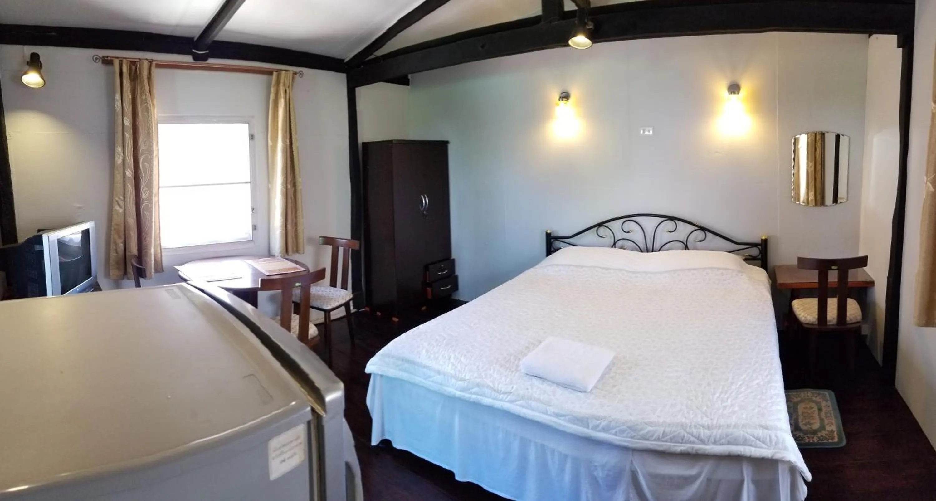 Photo of the whole room in Bamboo Garden