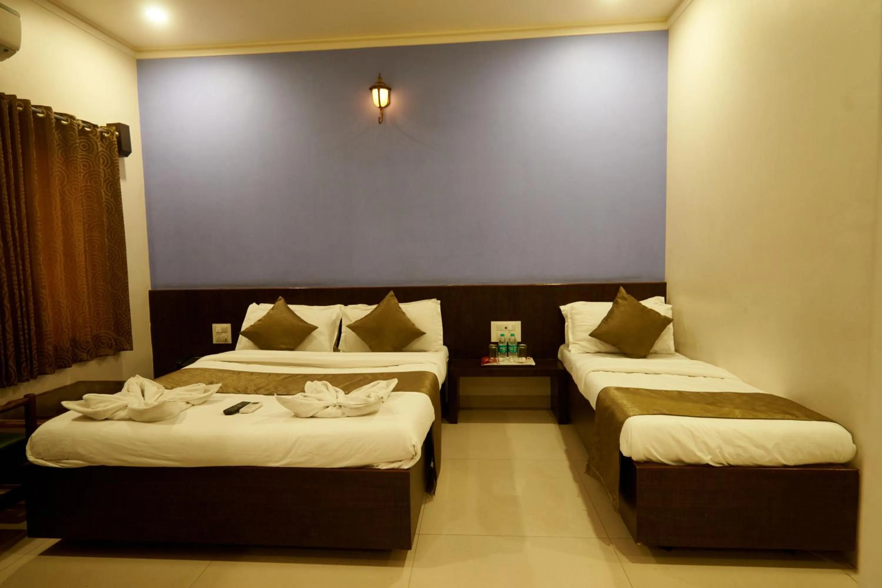 Bed in Hotel Pride Inn Shirdi