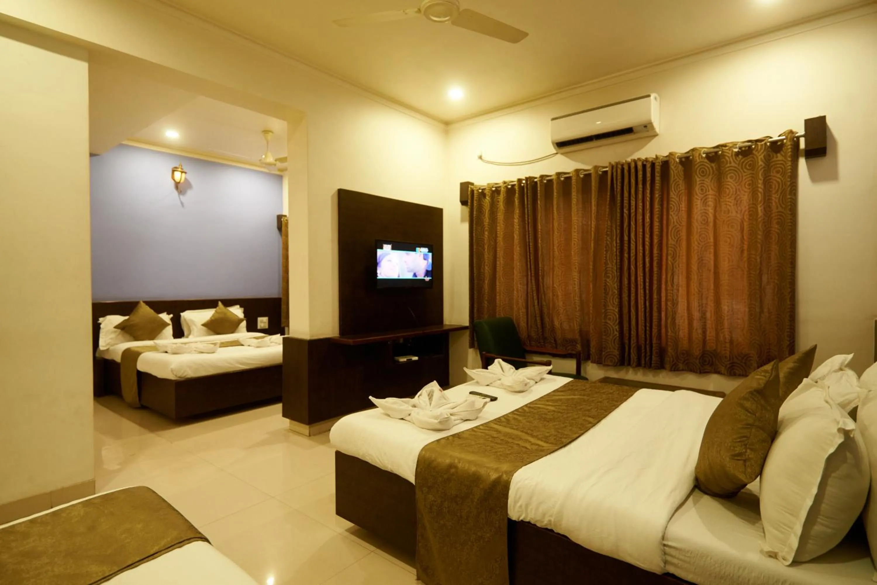 Bed in Hotel Pride Inn Shirdi