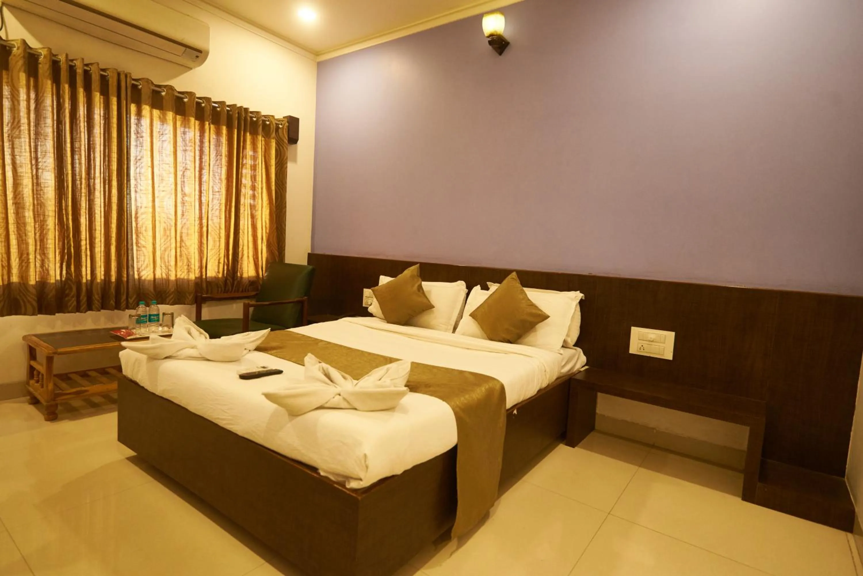 Bedroom, Bed in Hotel Pride Inn Shirdi