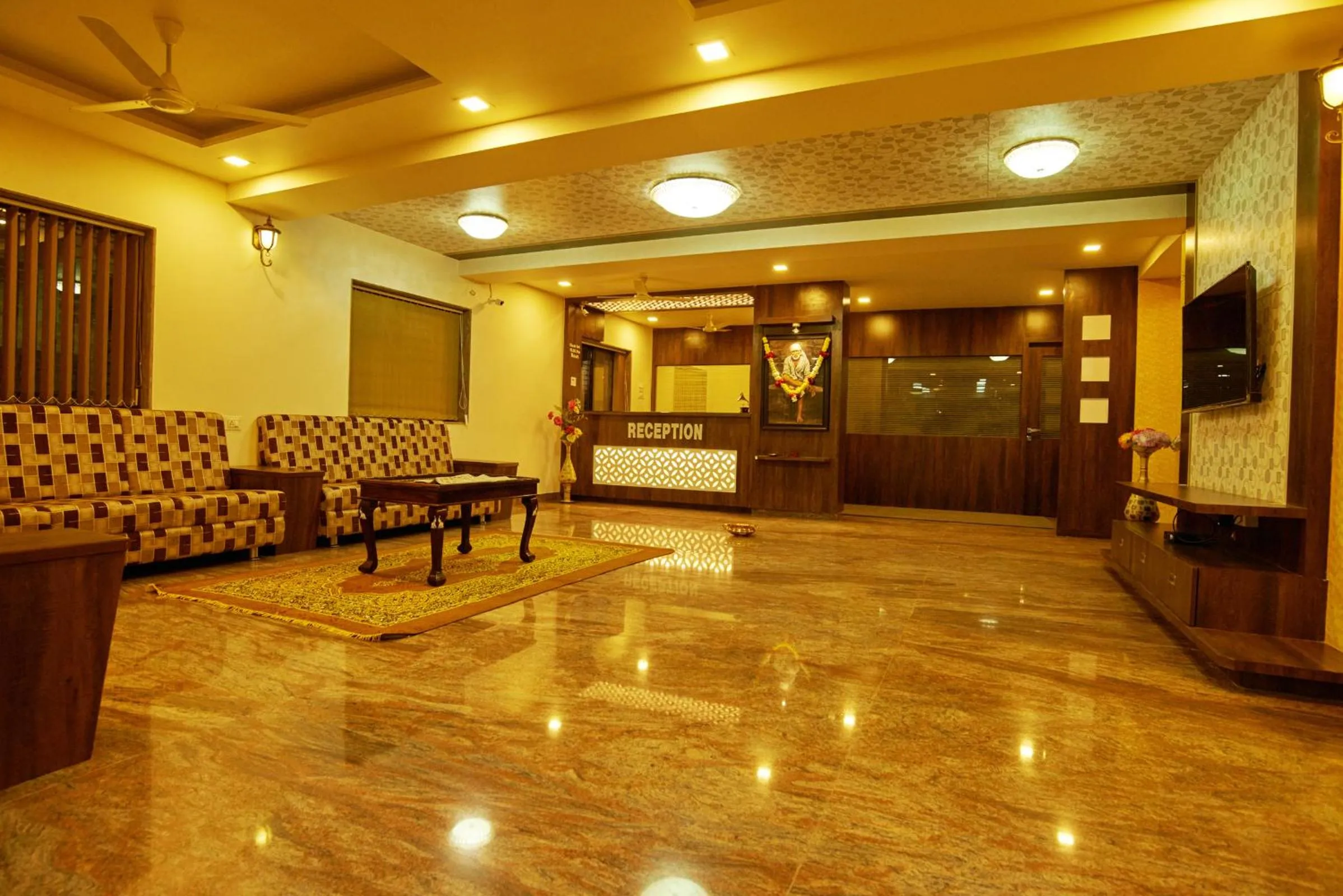 Lobby or reception in Hotel Pride Inn Shirdi