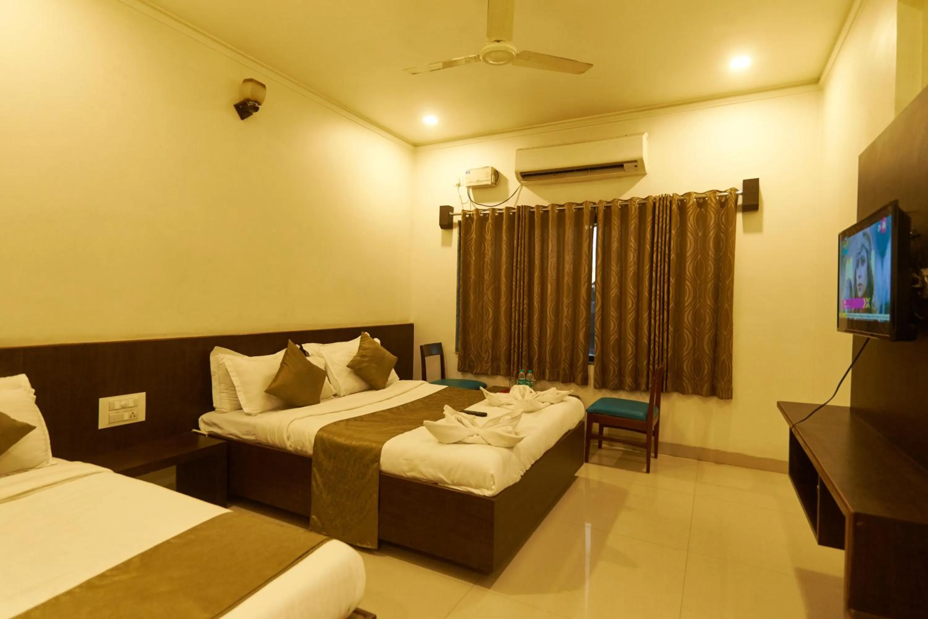 Bed in Hotel Pride Inn Shirdi