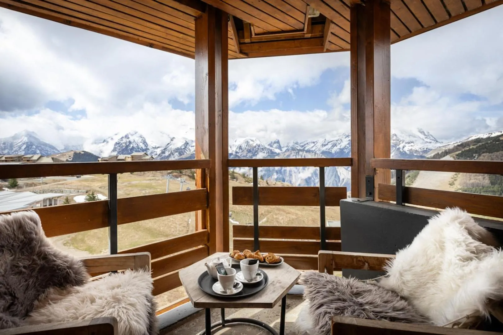 Balcony/Terrace in Royal Ours Blanc Boutique Hôtel & Spa