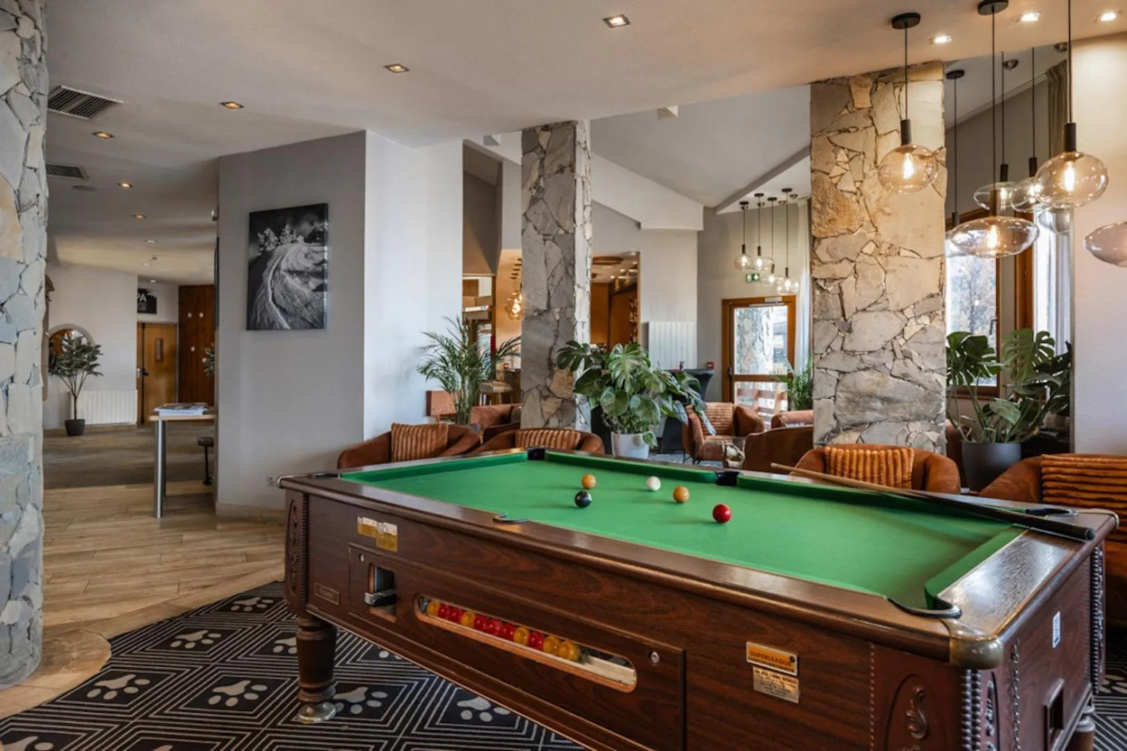 Billiard in Royal Ours Blanc Boutique Hôtel & Spa
