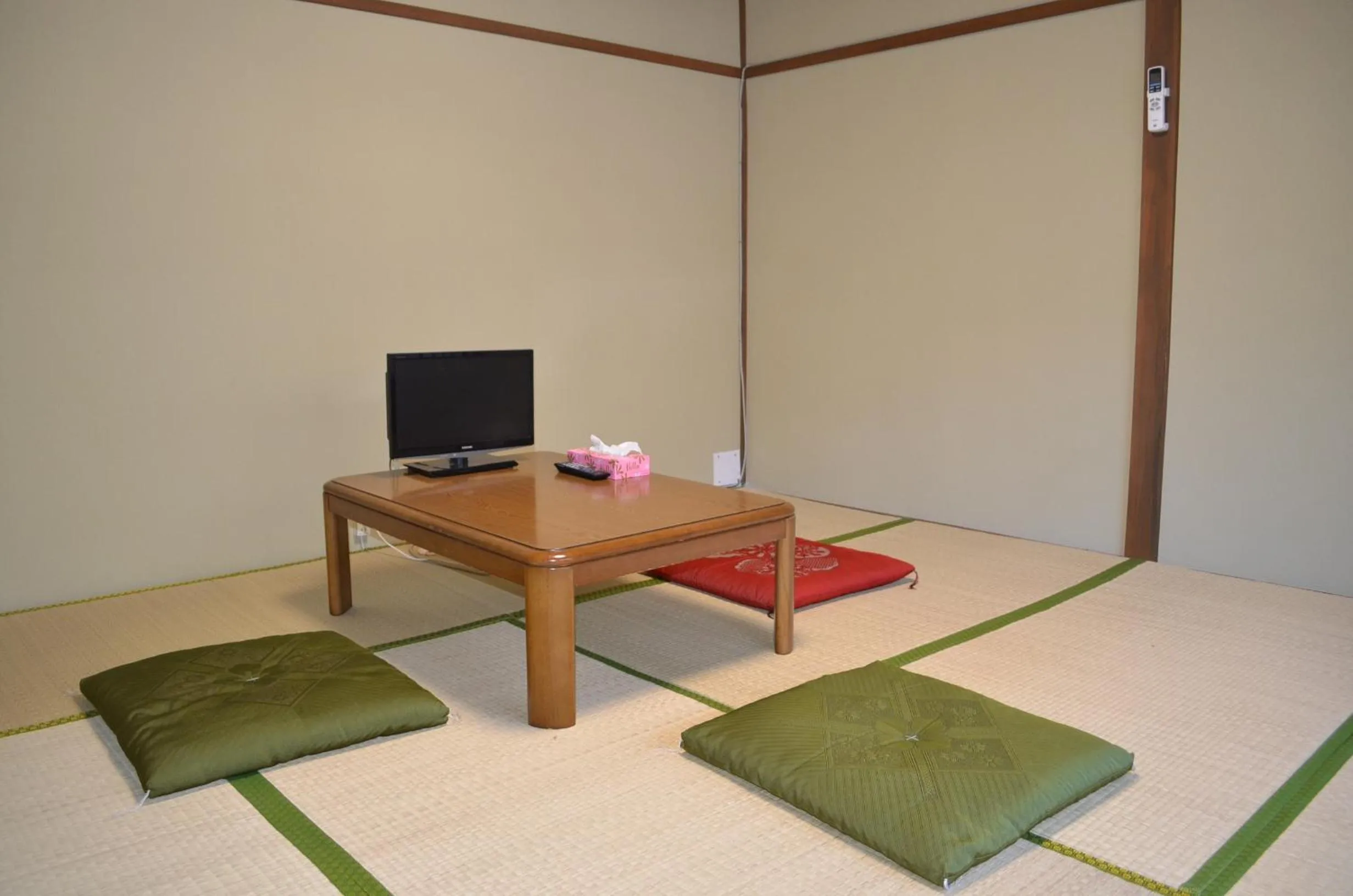 Photo of the whole room, Bed in Guesthouse Tomoshibi