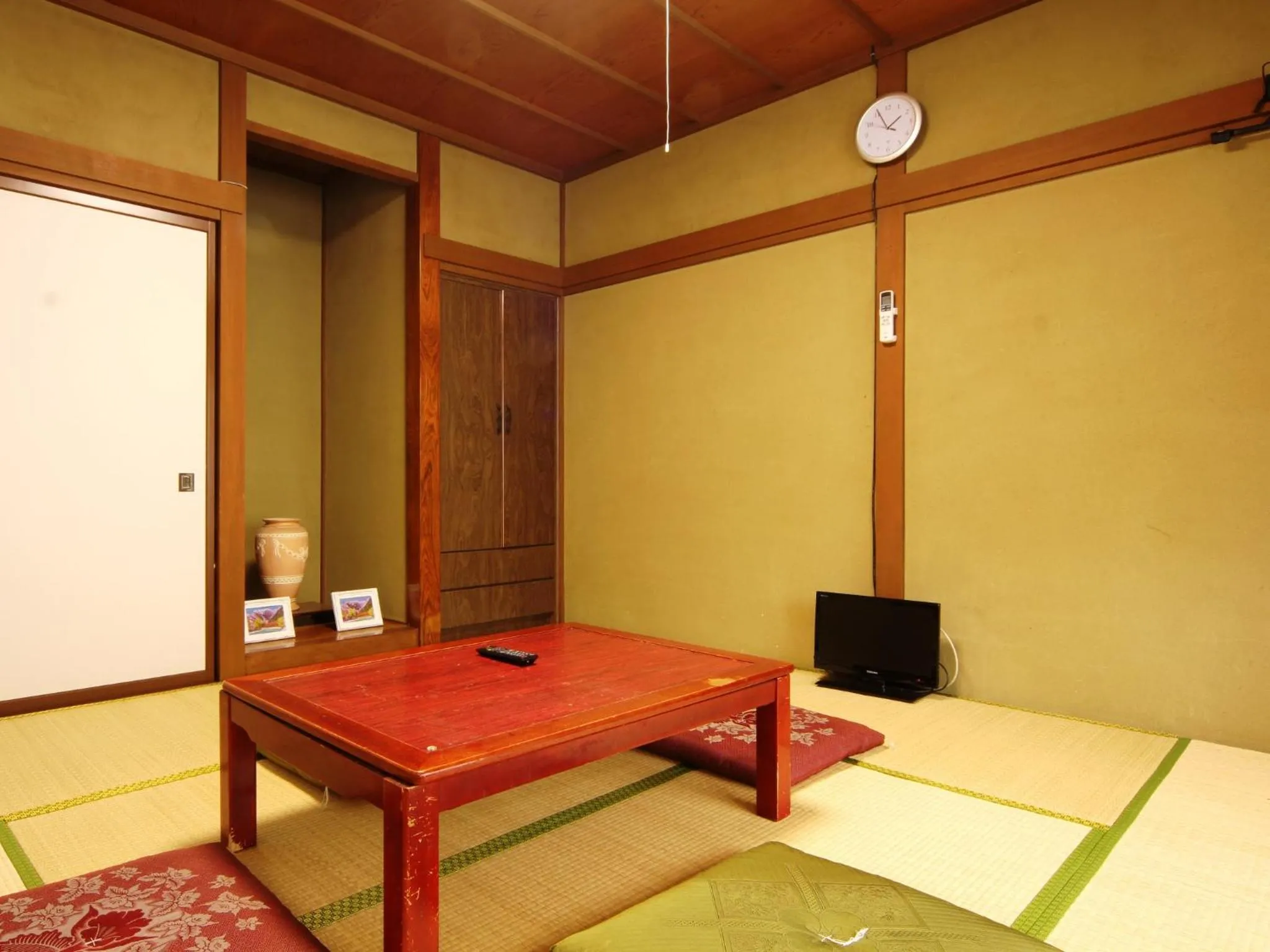 Photo of the whole room, Bed in Guesthouse Tomoshibi