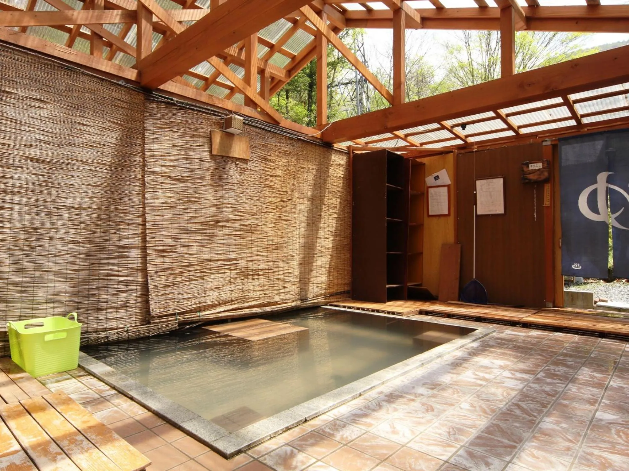 Hot Spring Bath in Guesthouse Tomoshibi