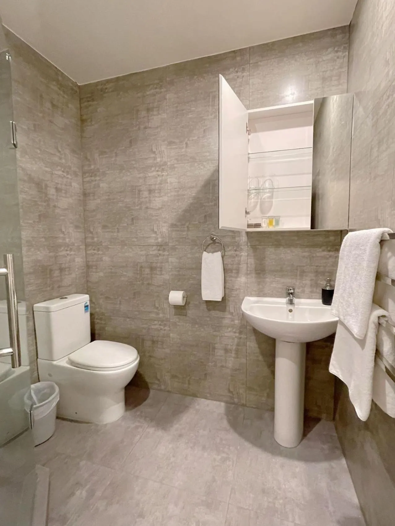 Bathroom in Grand Central Serviced Apartments
