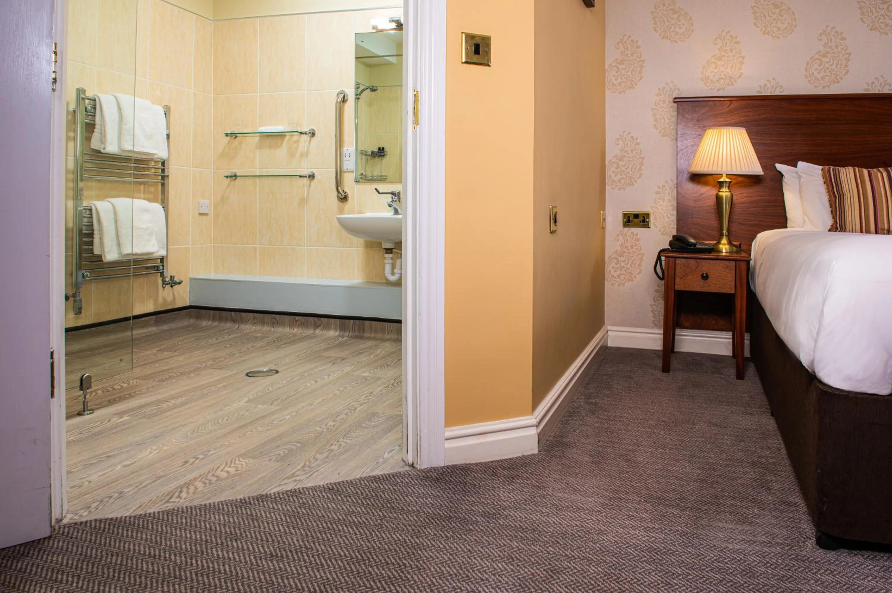 Bathroom, Bed in Middletons