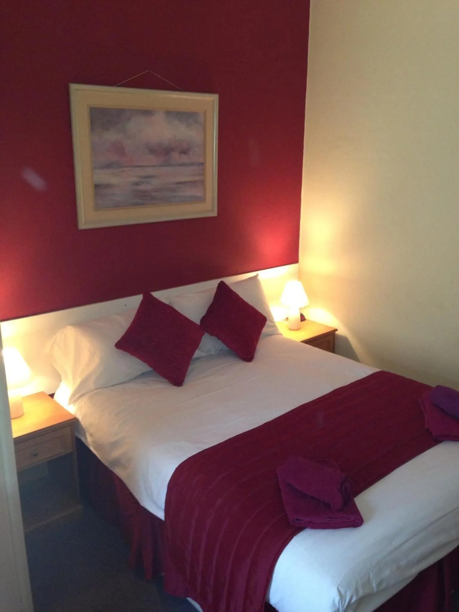 Bathroom, Bed in Abbey Lodge Hotel