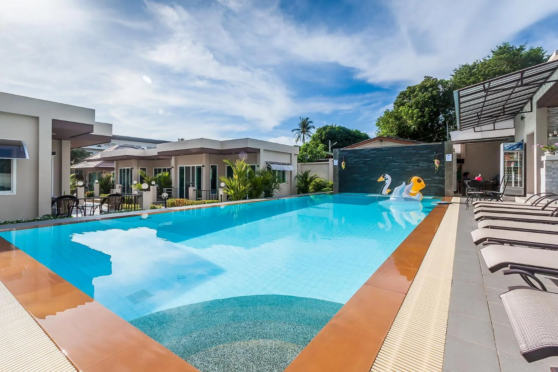 Swimming pool in Thuan Resort