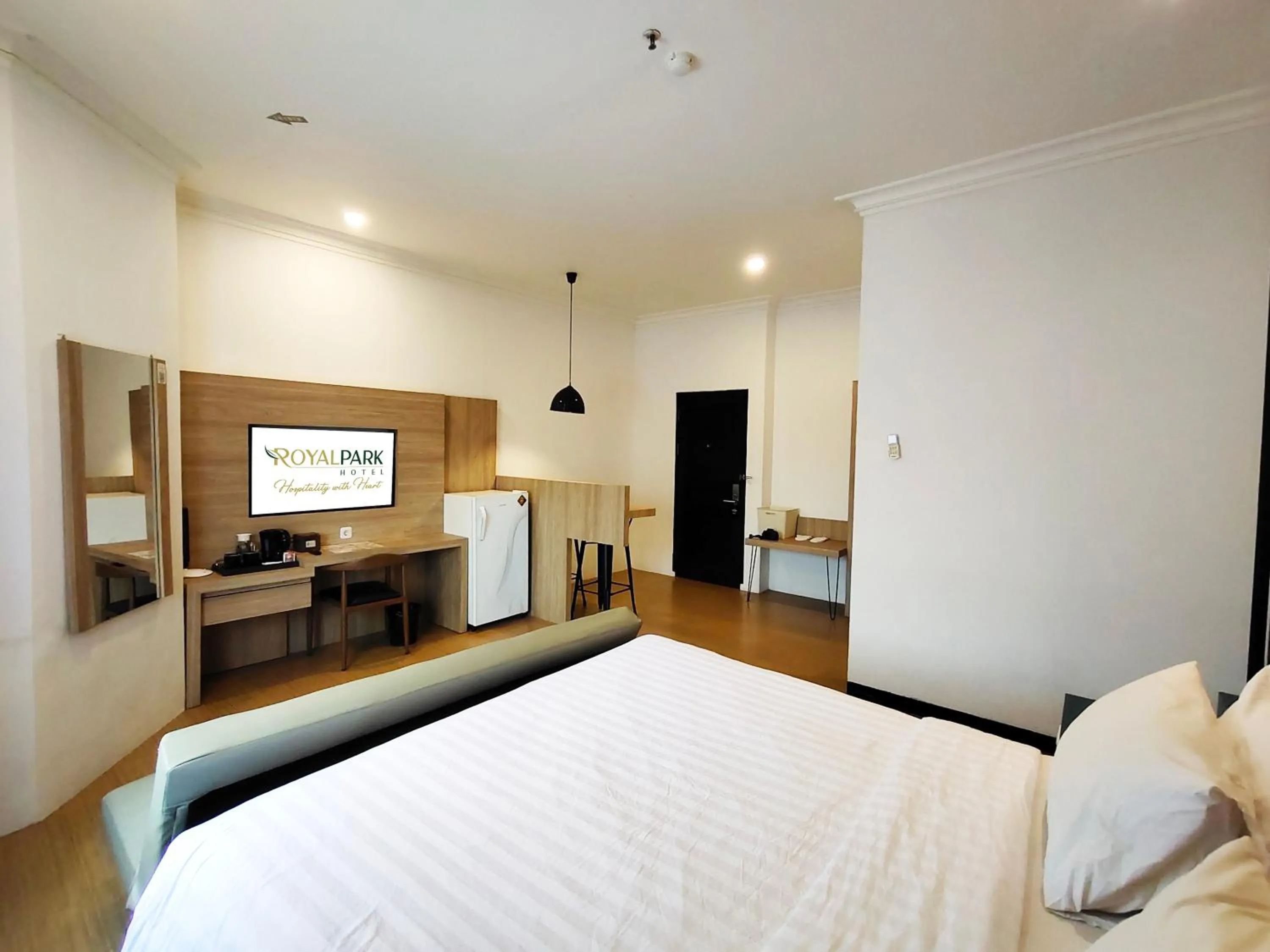 Bed in Royal Park Hotel