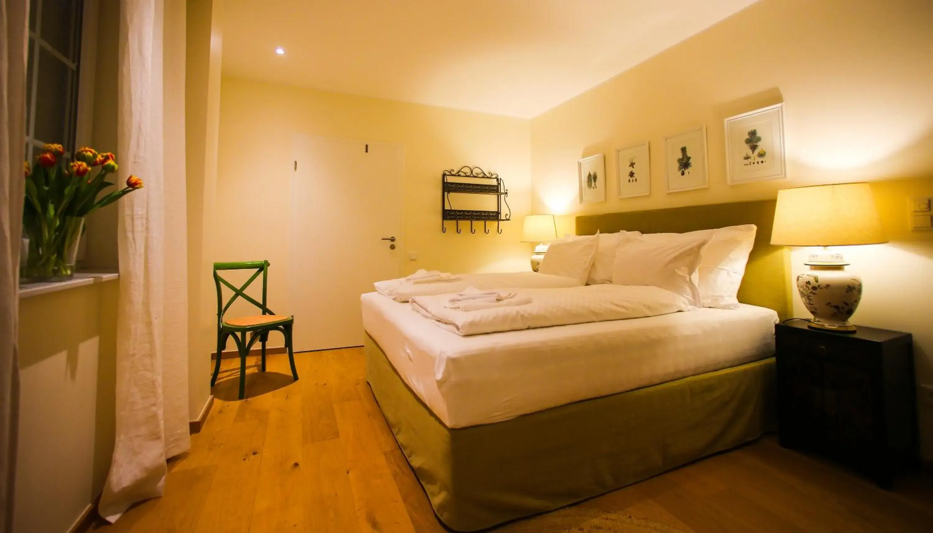 King Room with Roll-In Shower - single occupancy - Disability Access in Alwine - Landhaus an den Spreewiesen King Room with Roll-In Shower - single occupancy - Disability Access in Alwine - Landhaus an den Spreewiesen