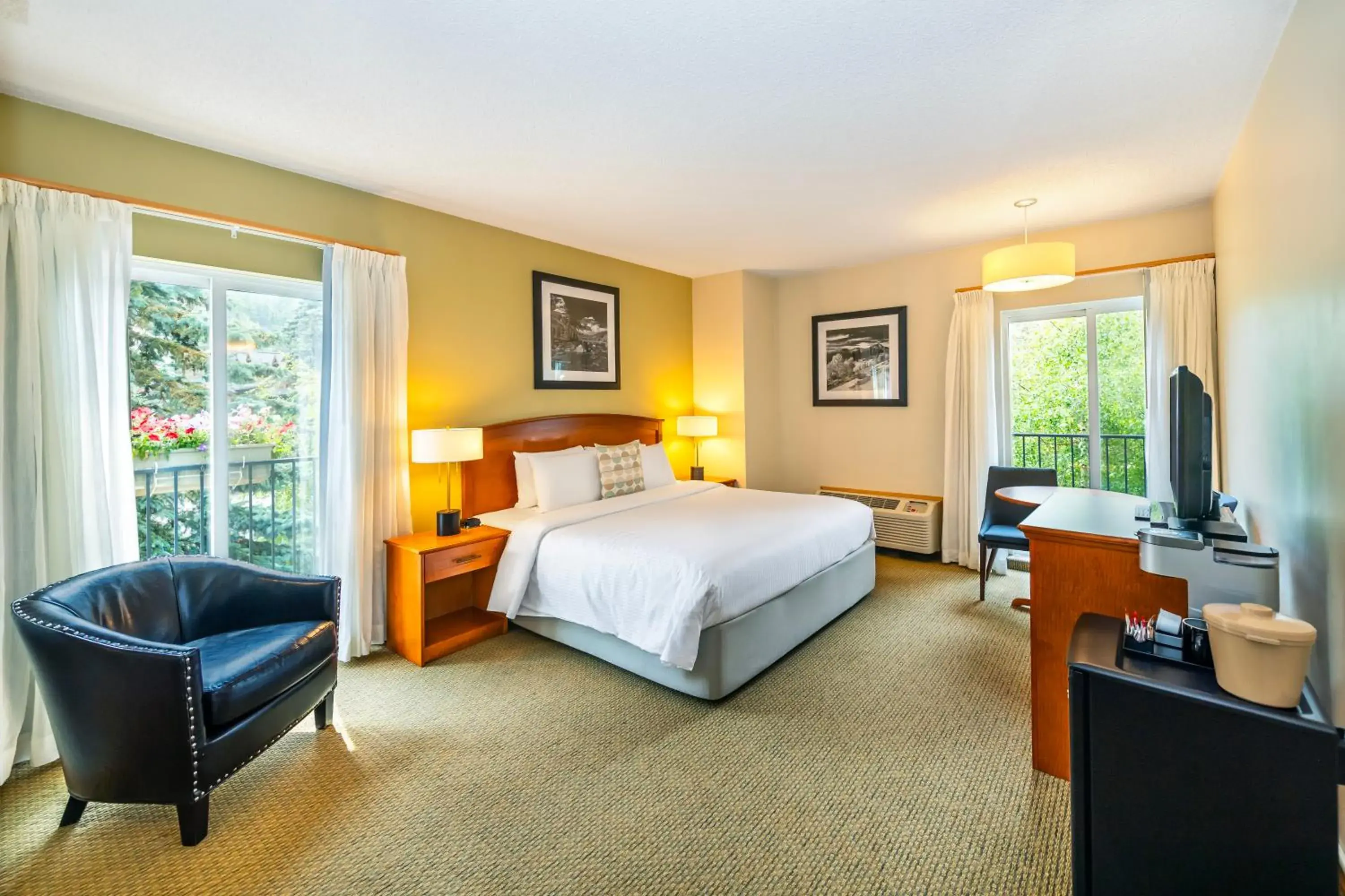 Deluxe King Room in Banff Inn Deluxe King Room in Banff Inn