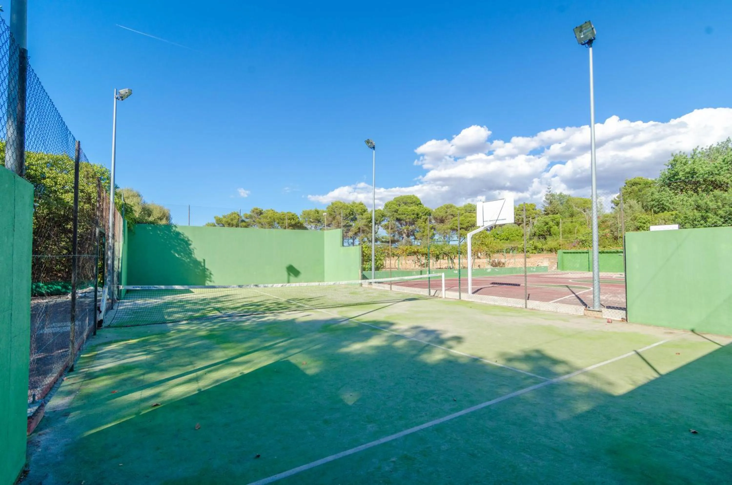 Tennis court in Finca Son Pou