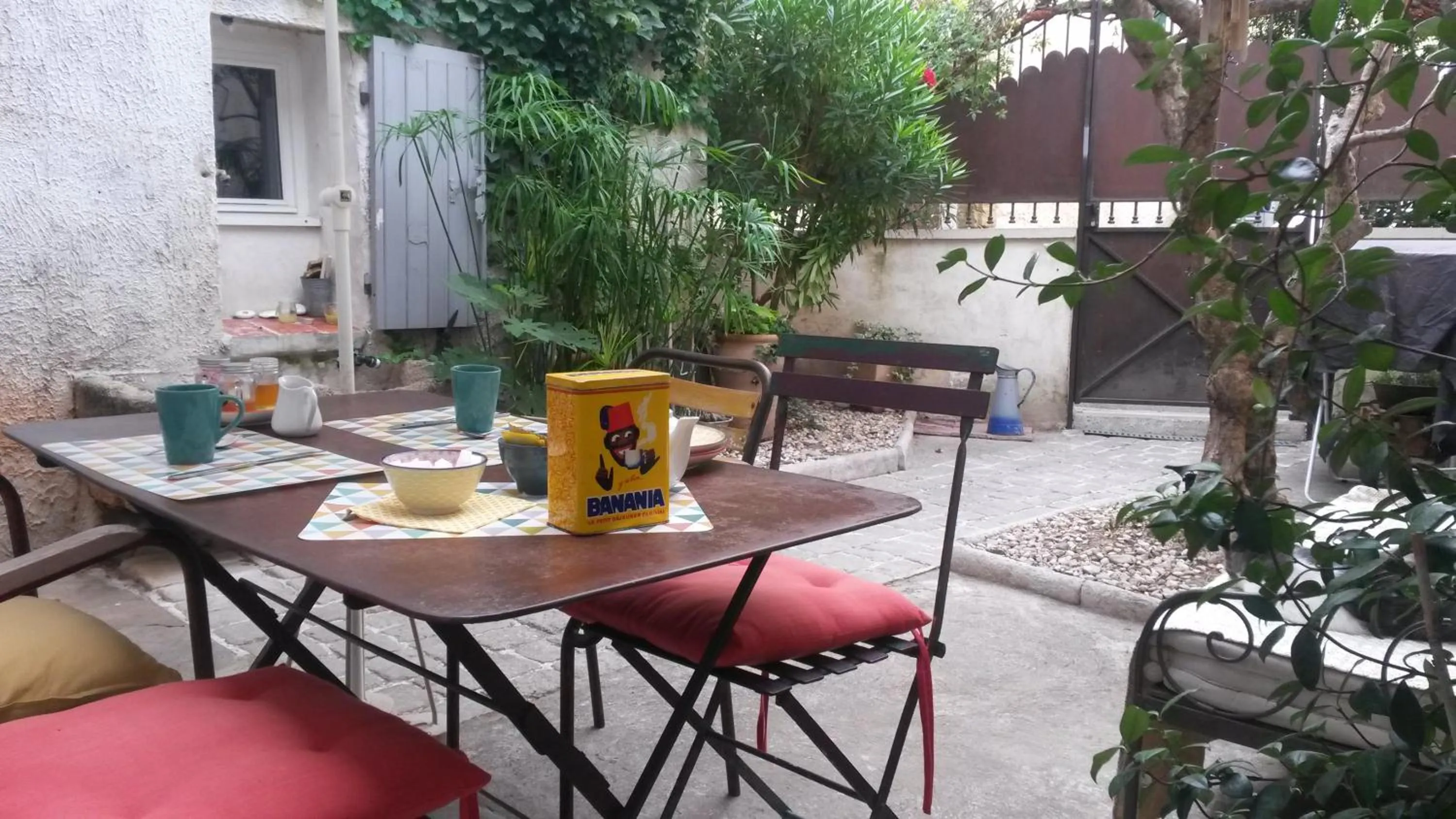 Inner courtyard view in Alheuredusud