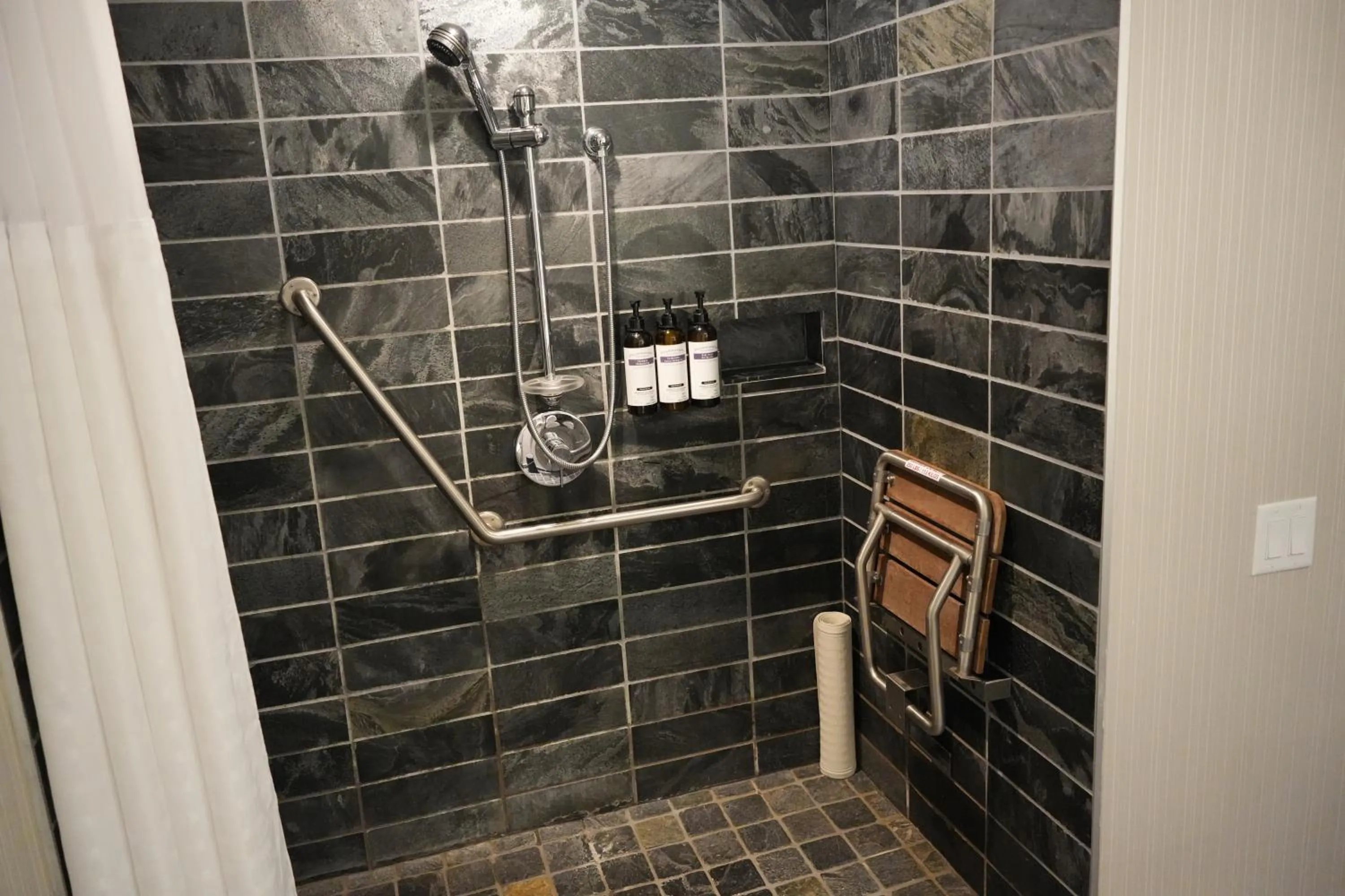 Shower in Hyatt Regency Vancouver