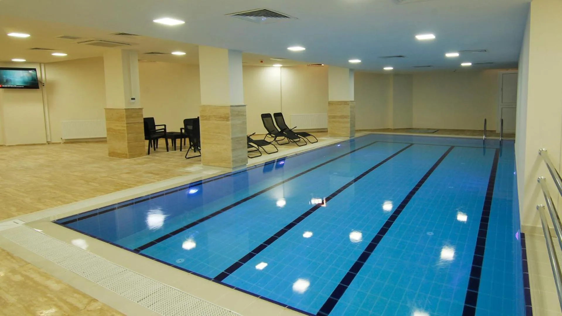 Swimming pool in Zin D Home Dudullu Otel