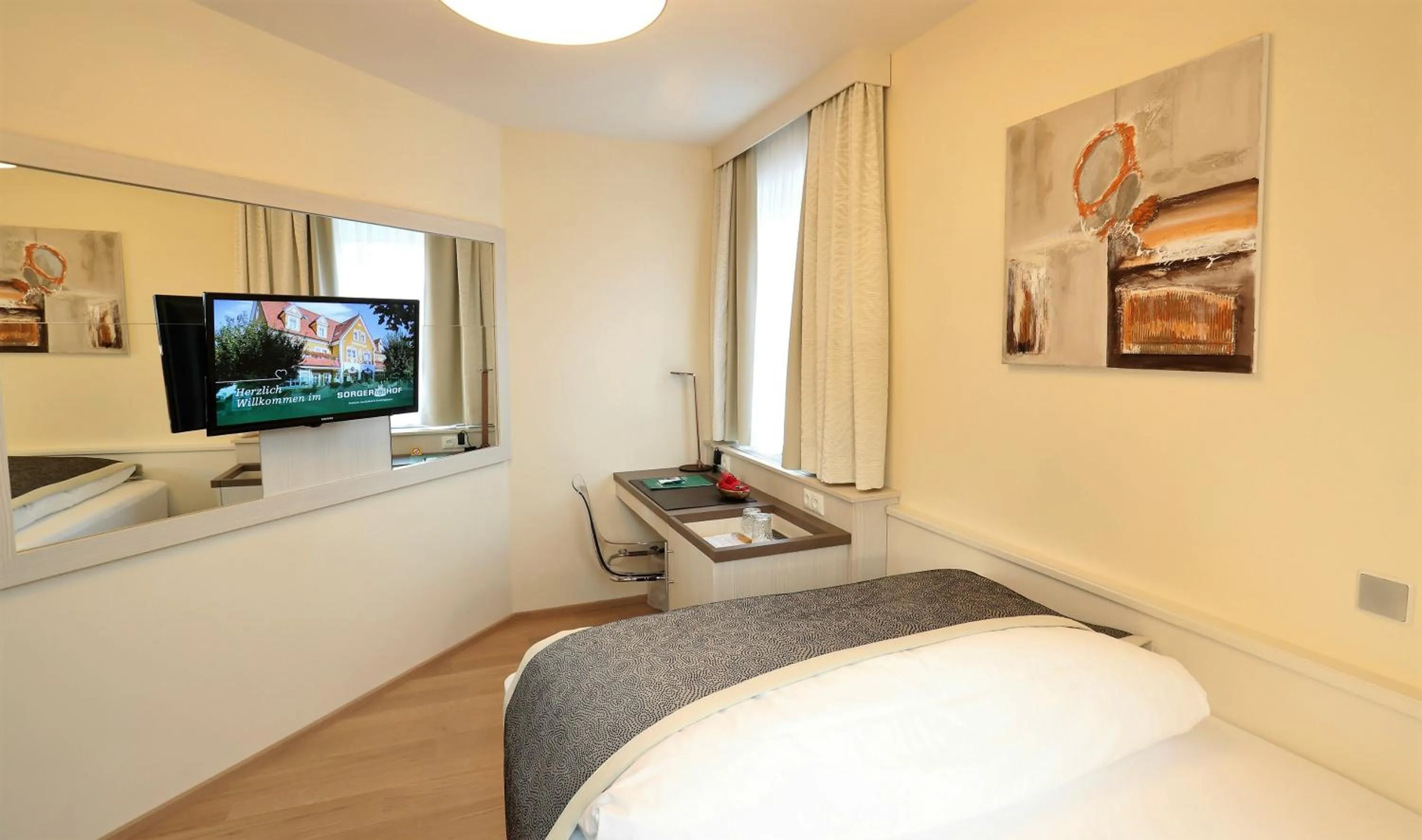 Photo of the whole room, Bed in Sorgerhof