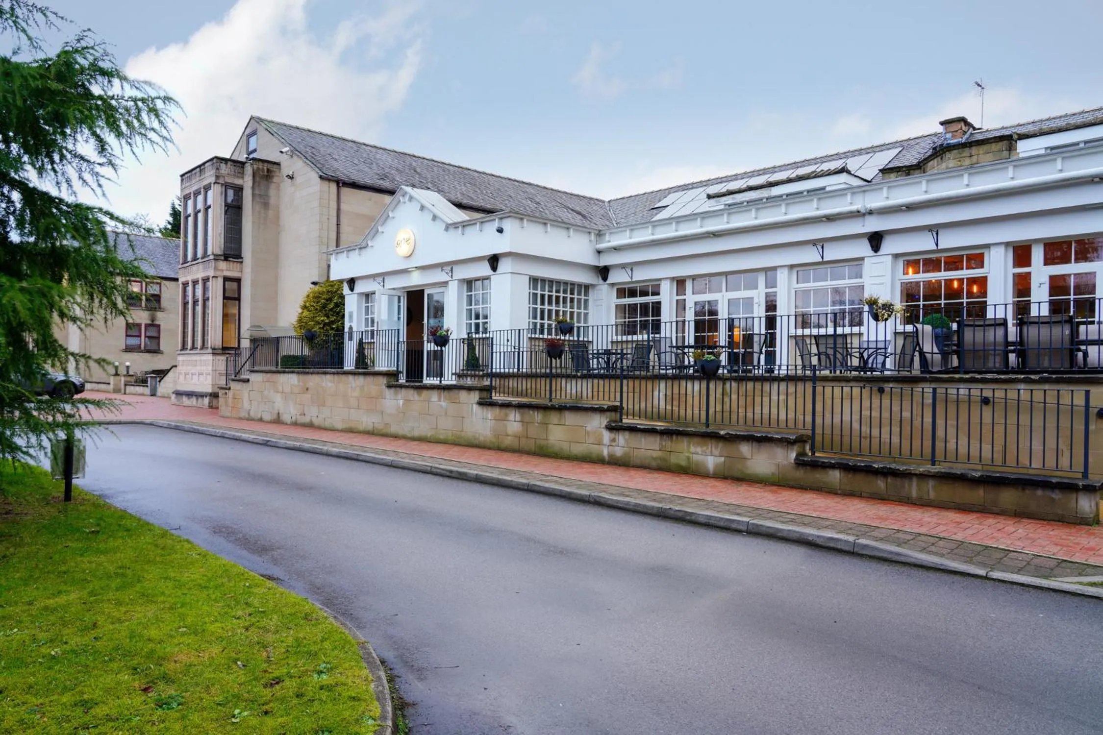 Property building in Gomersal Park Hotel & Bazaar Spa