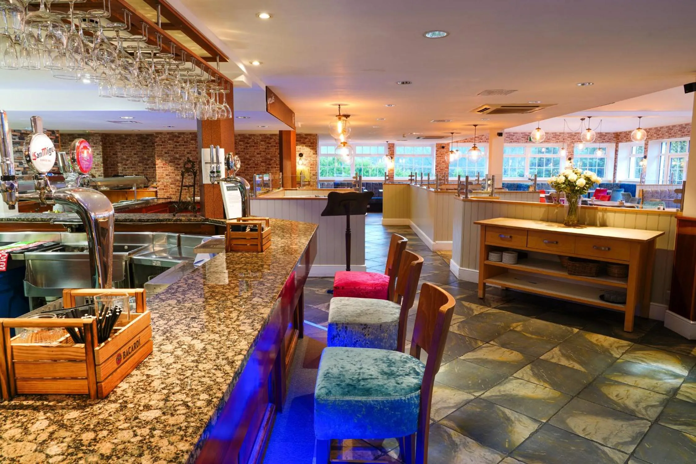 Lounge or bar in Gomersal Park Hotel & Bazaar Spa
