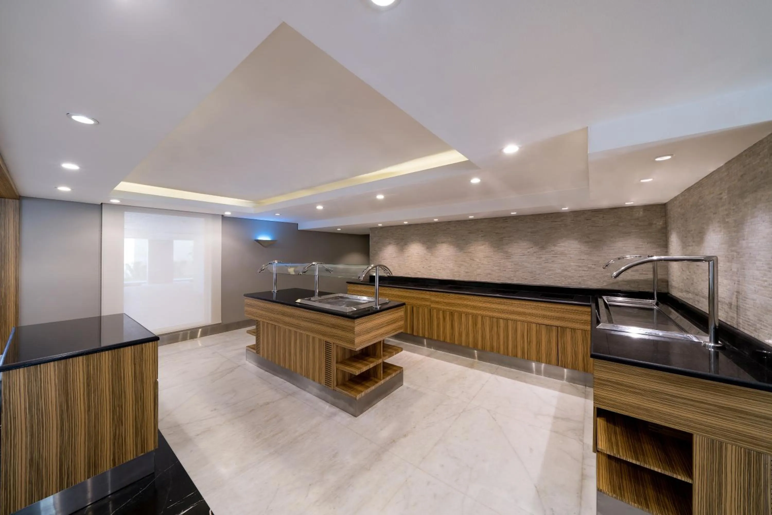 Restaurant/places to eat in SAS Residence & Hotel Dhahran